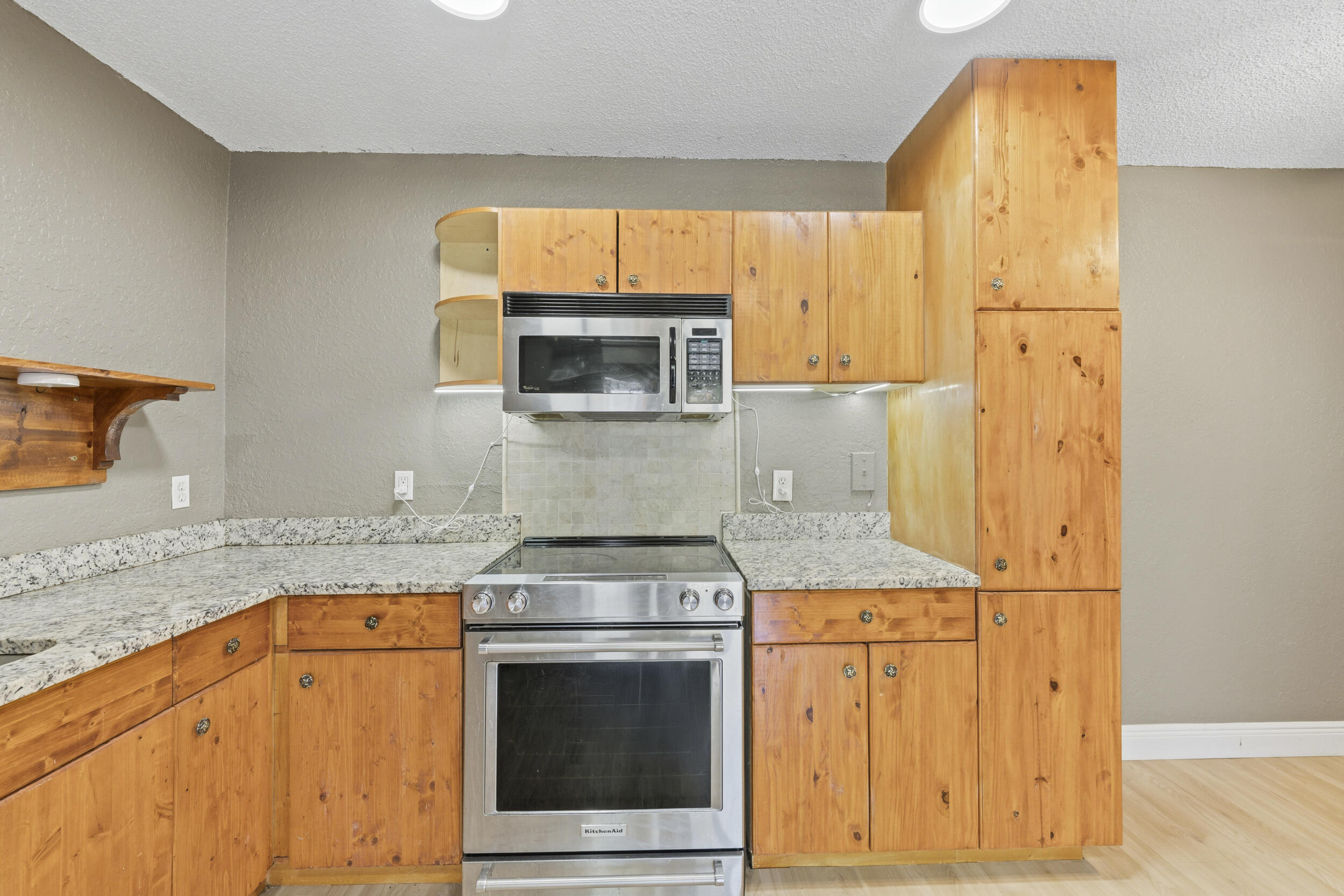 2200 White Pine Circle B Property Photo 11