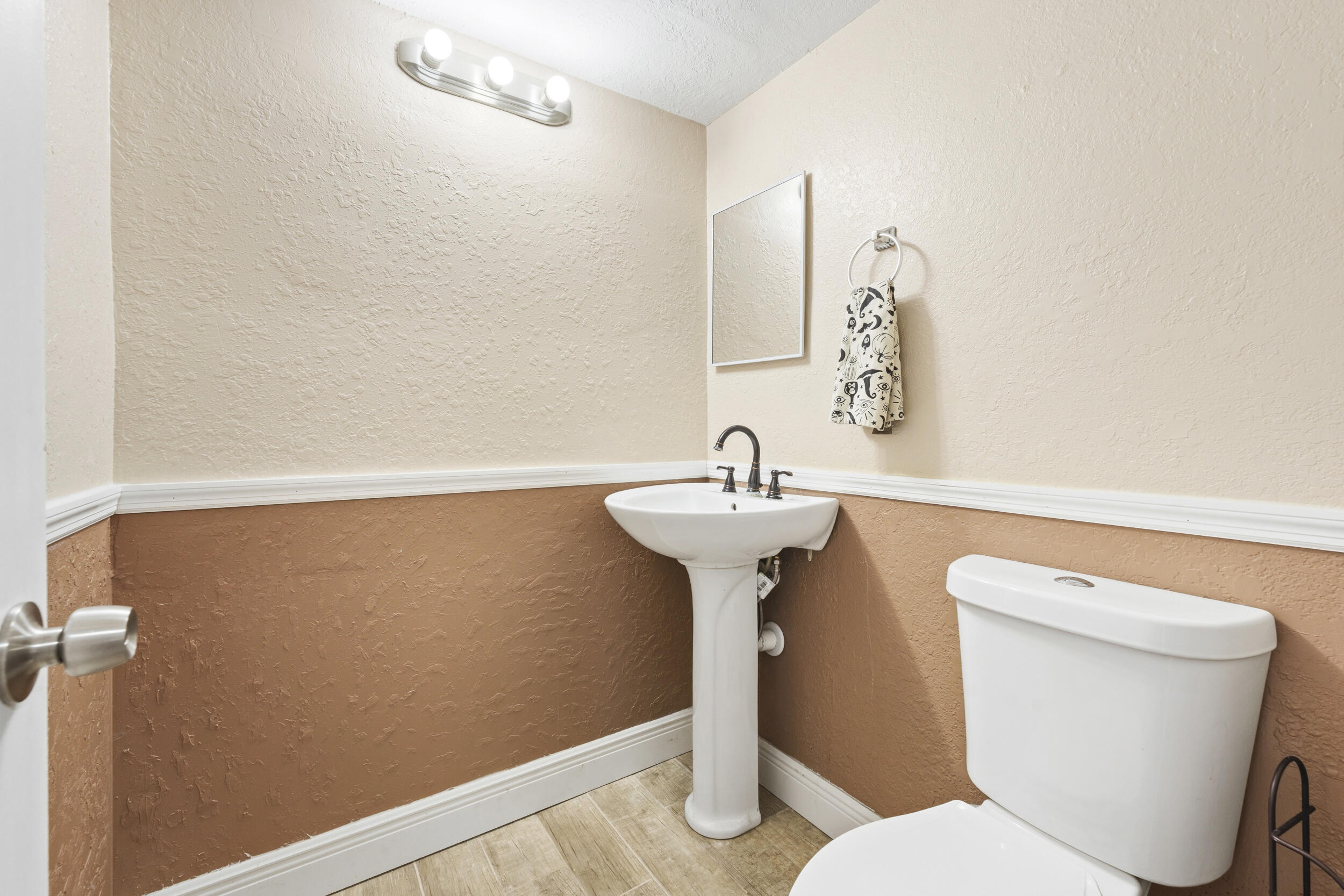 2200 White Pine Circle B Property Photo 14