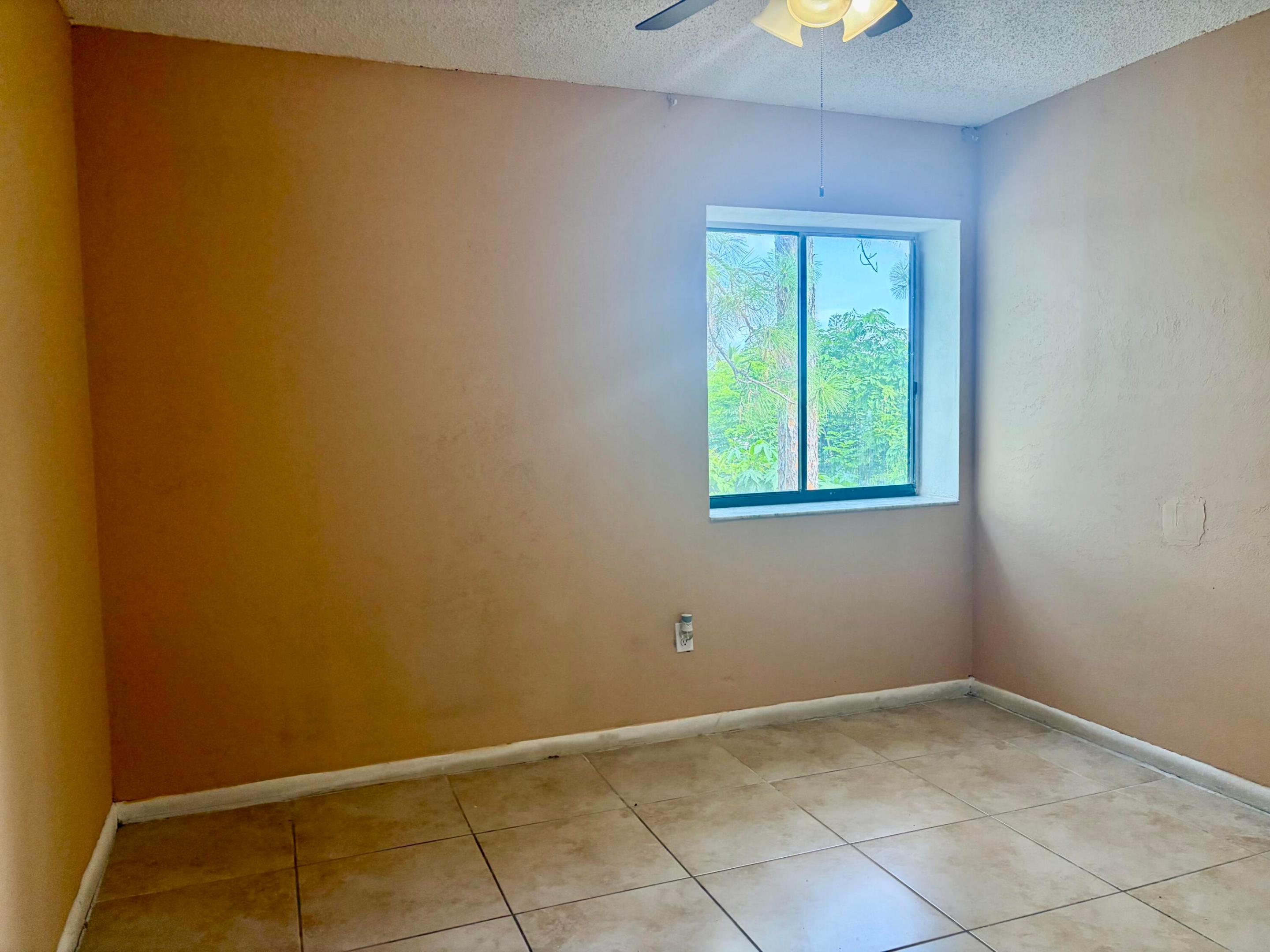 2200 White Pine Circle B Property Photo 16