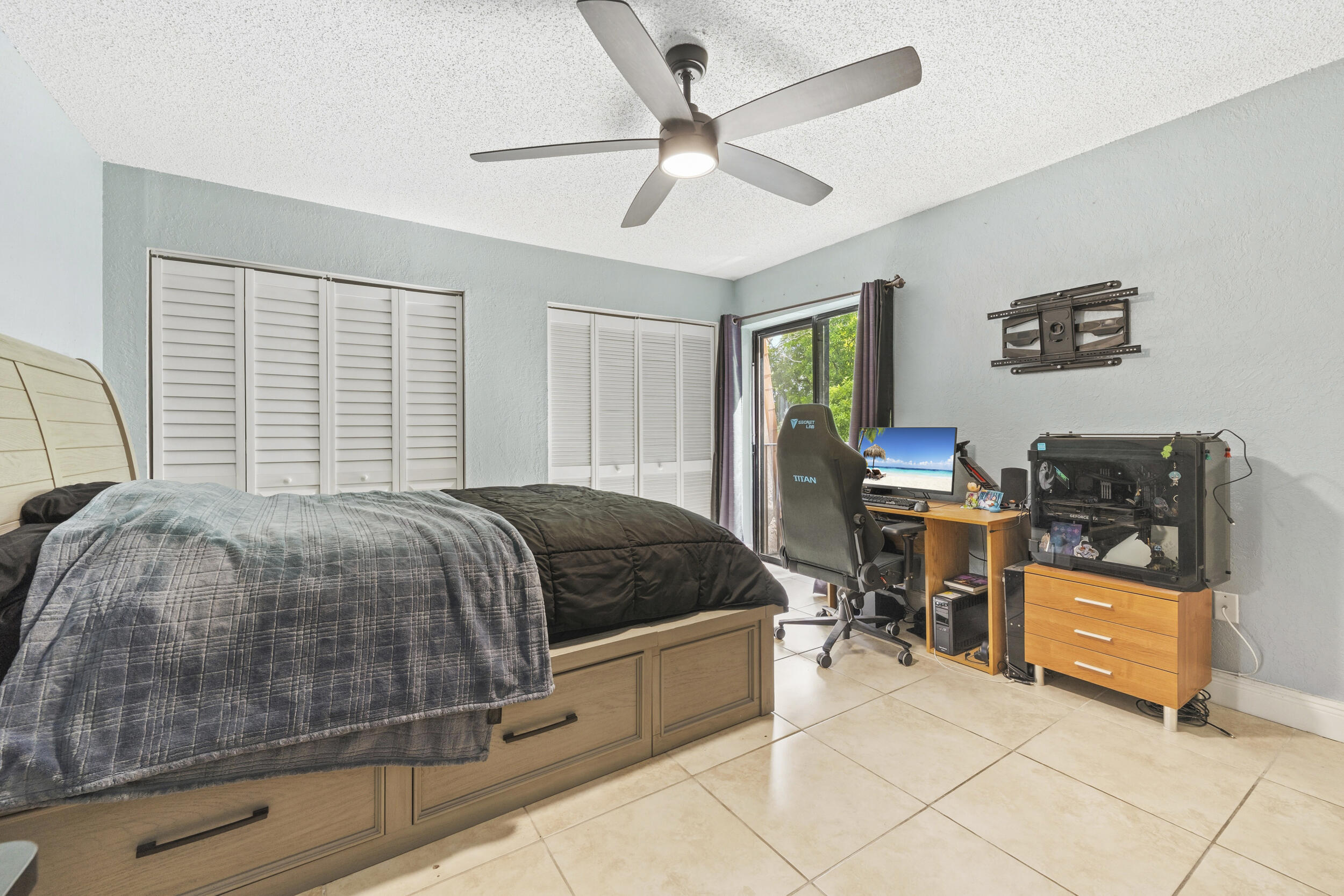 2200 White Pine Circle B Property Photo 23