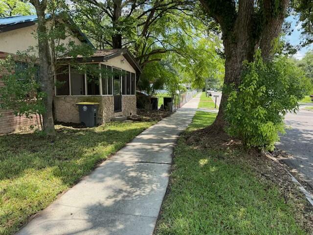 1751 W 20th Street Property Photo 2