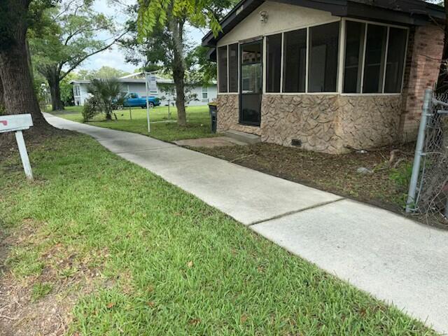 1751 W 20th Street Property Photo 3