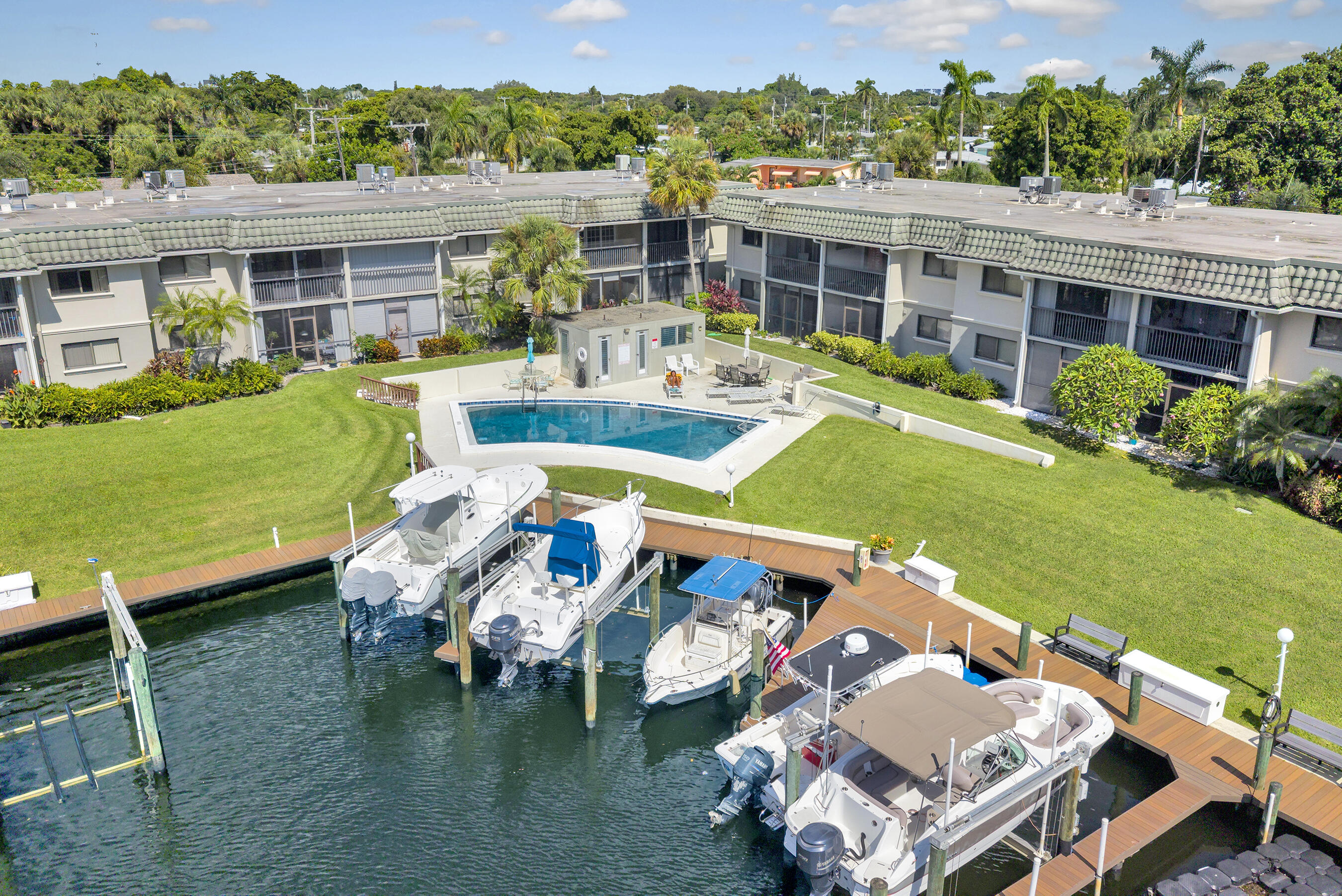 326 Northlake Drive 201