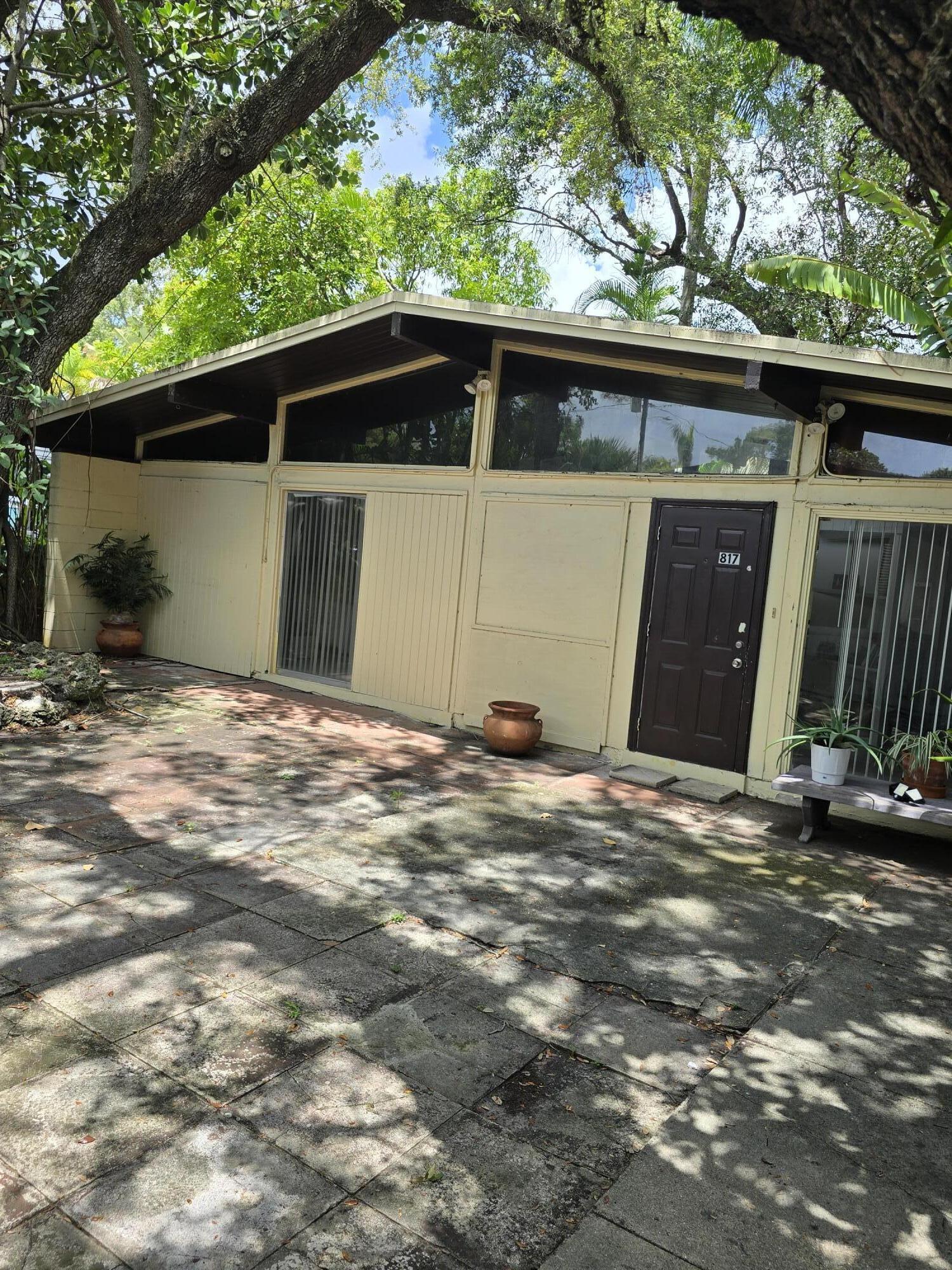 817 W Las Olas Boulevard Property Photo 1