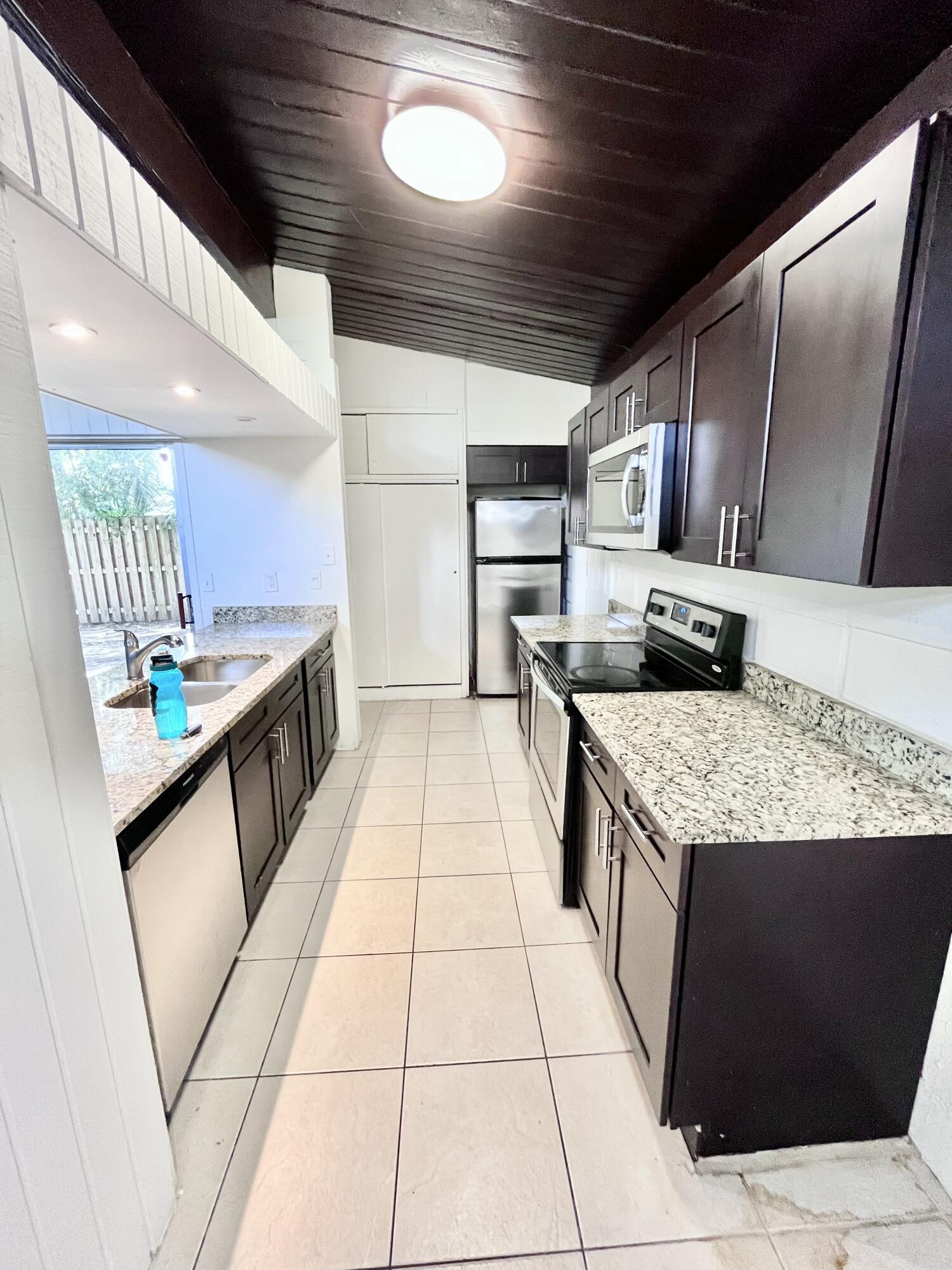 817 W Las Olas Boulevard Property Photo 6