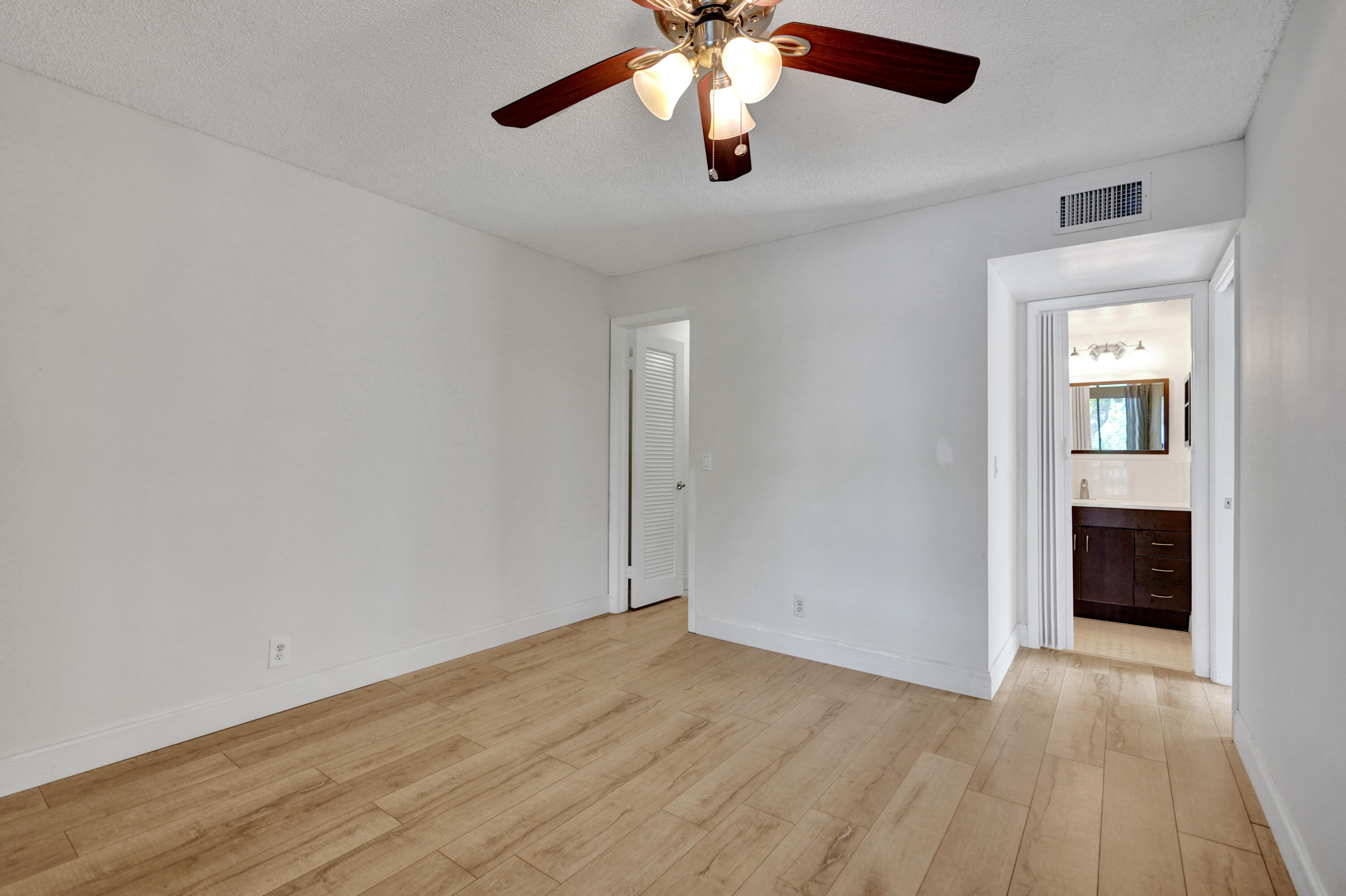 15036 Ashland Lane B 70 Property Photo 11