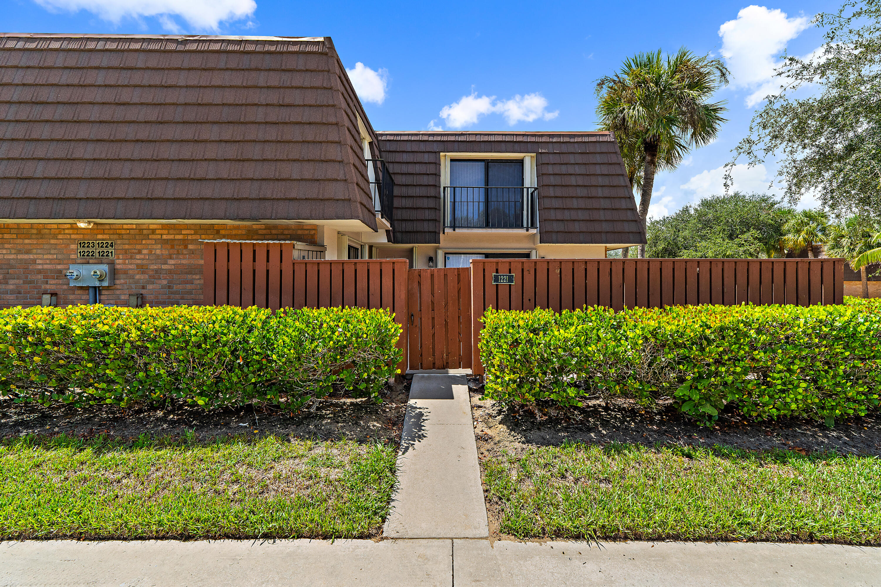 1221 12th Court Property Photo 2