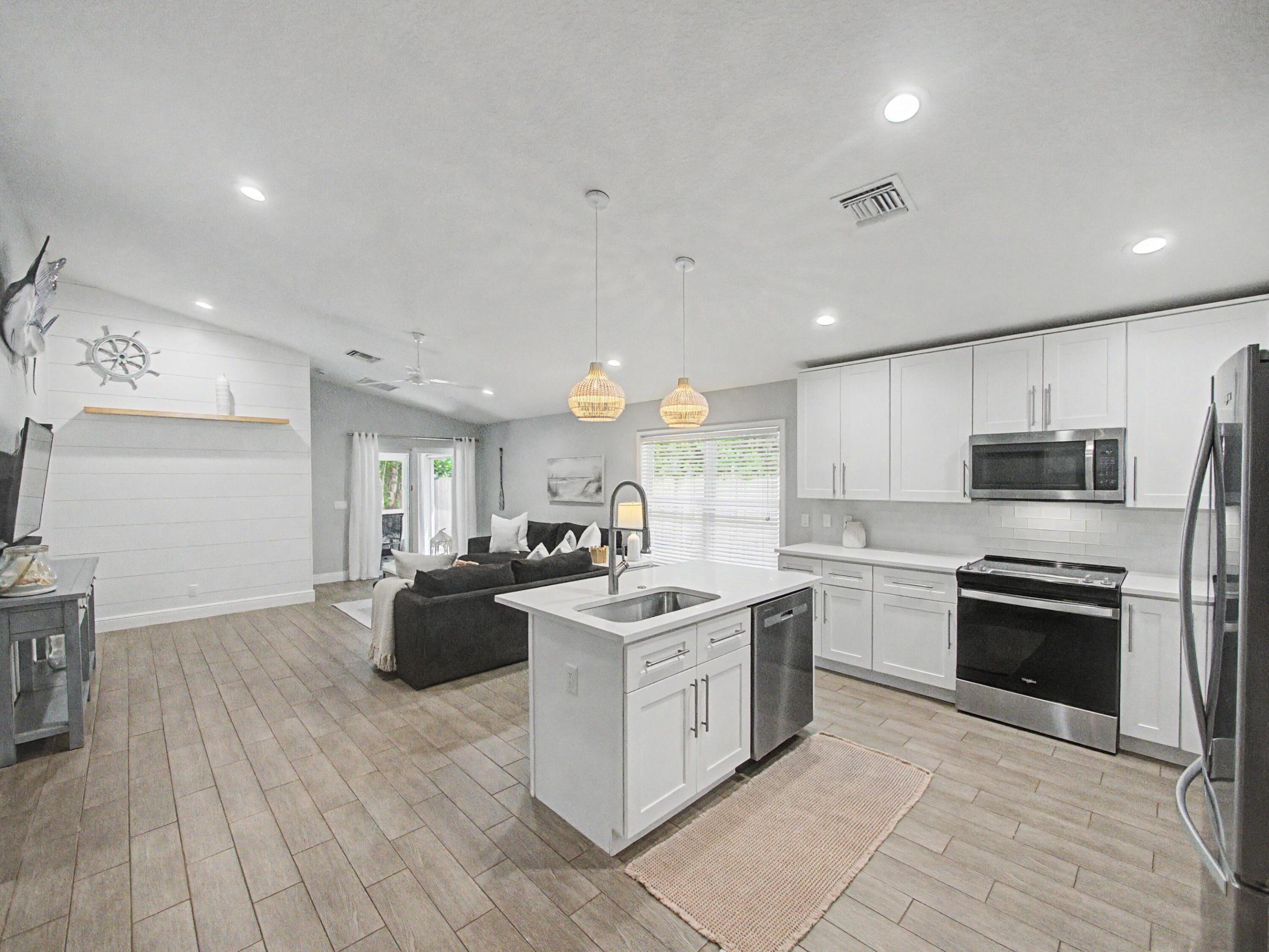 17700 Cornelia Avenue Property Photo 4
