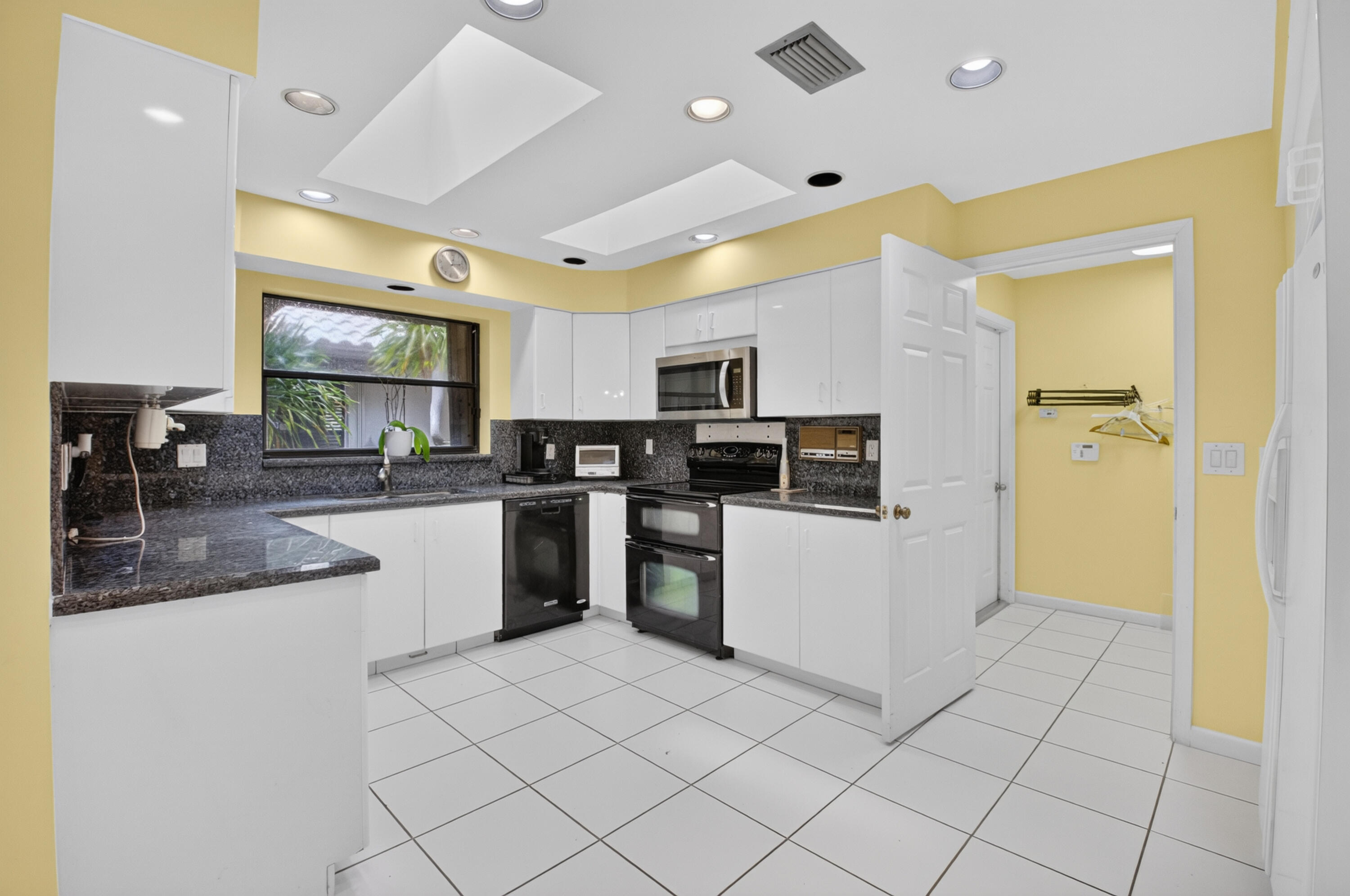 19380 Cedar Glen Drive Property Photo 15