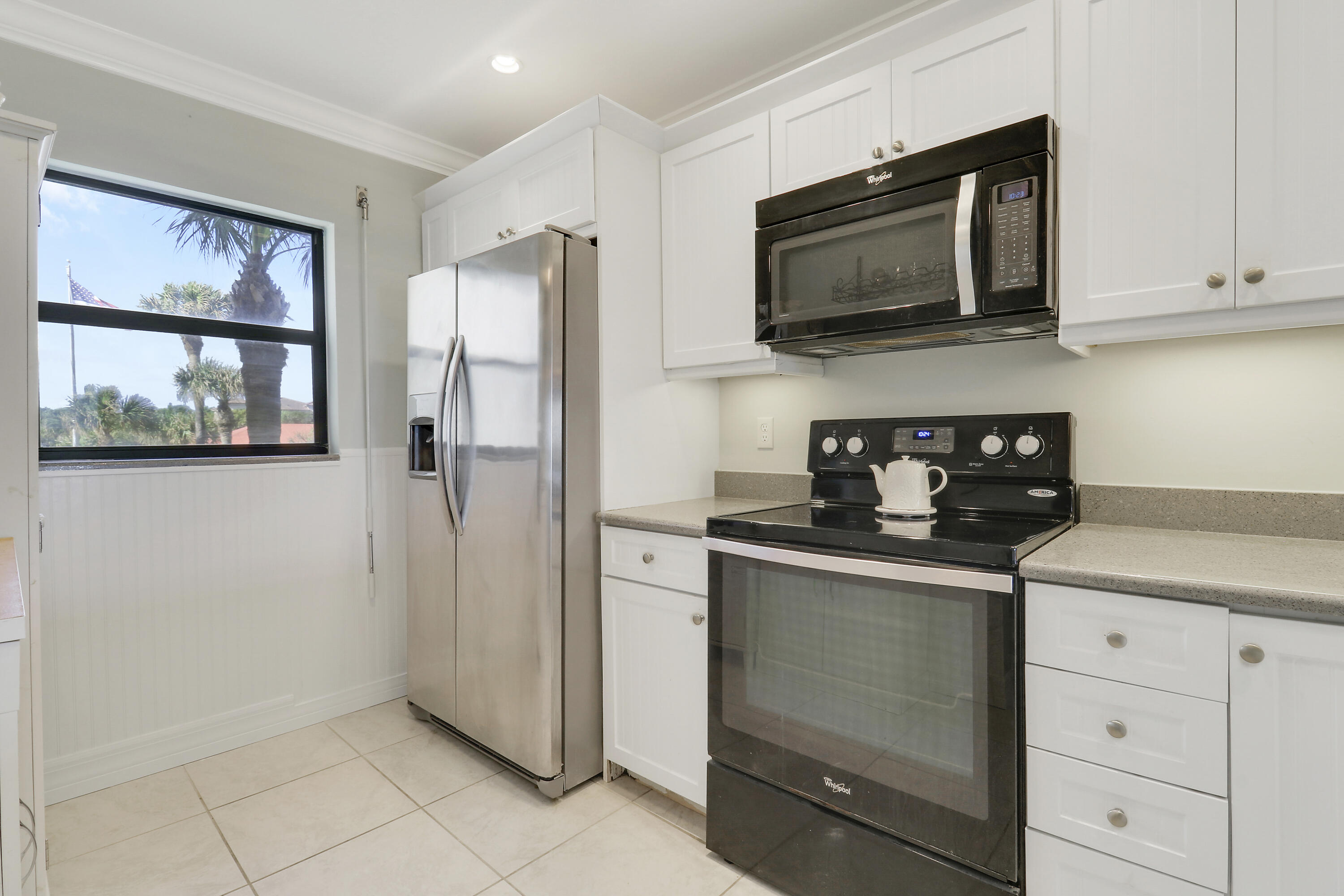 7420 S Ocean Drive 211 Property Photo 4
