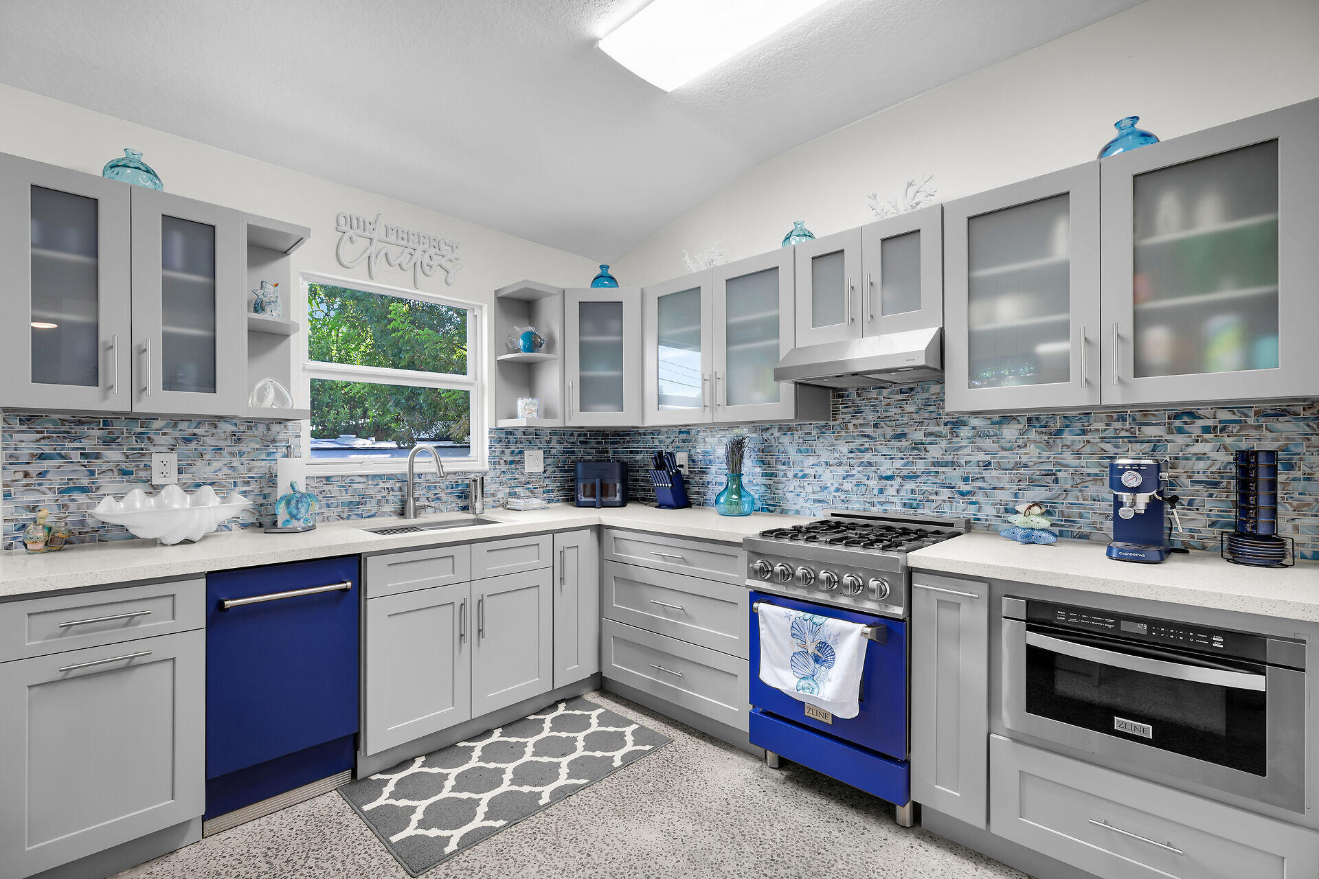 150 Sunshine Boulevard Property Photo 9