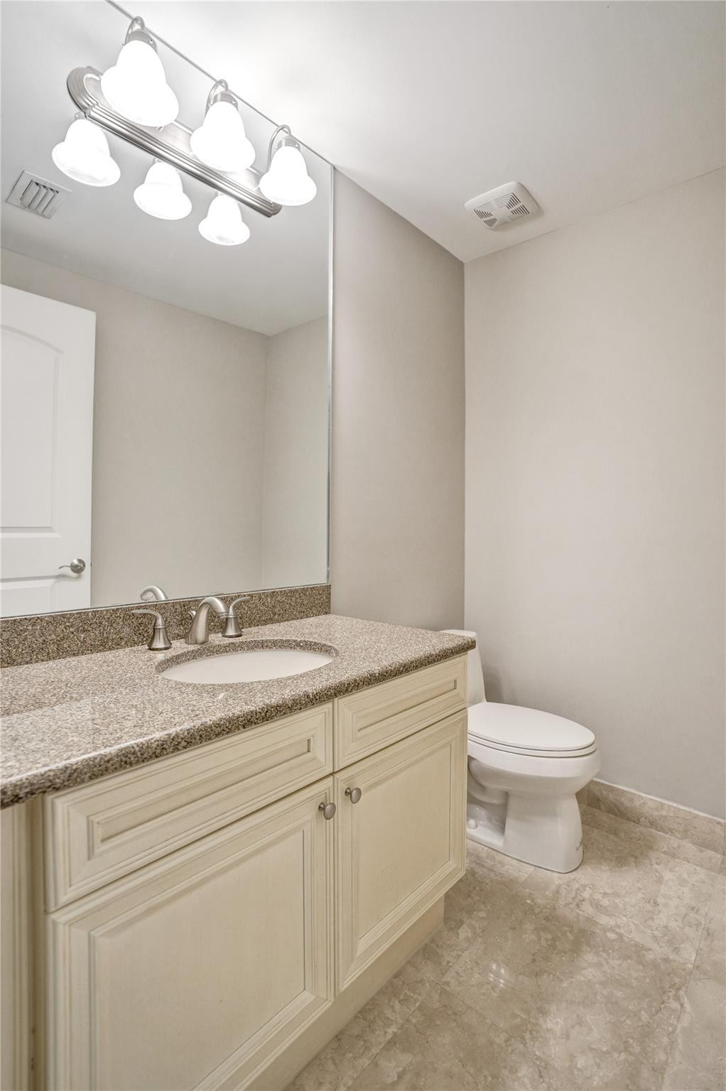 1424 Se 12th Street 2b Property Photo 23