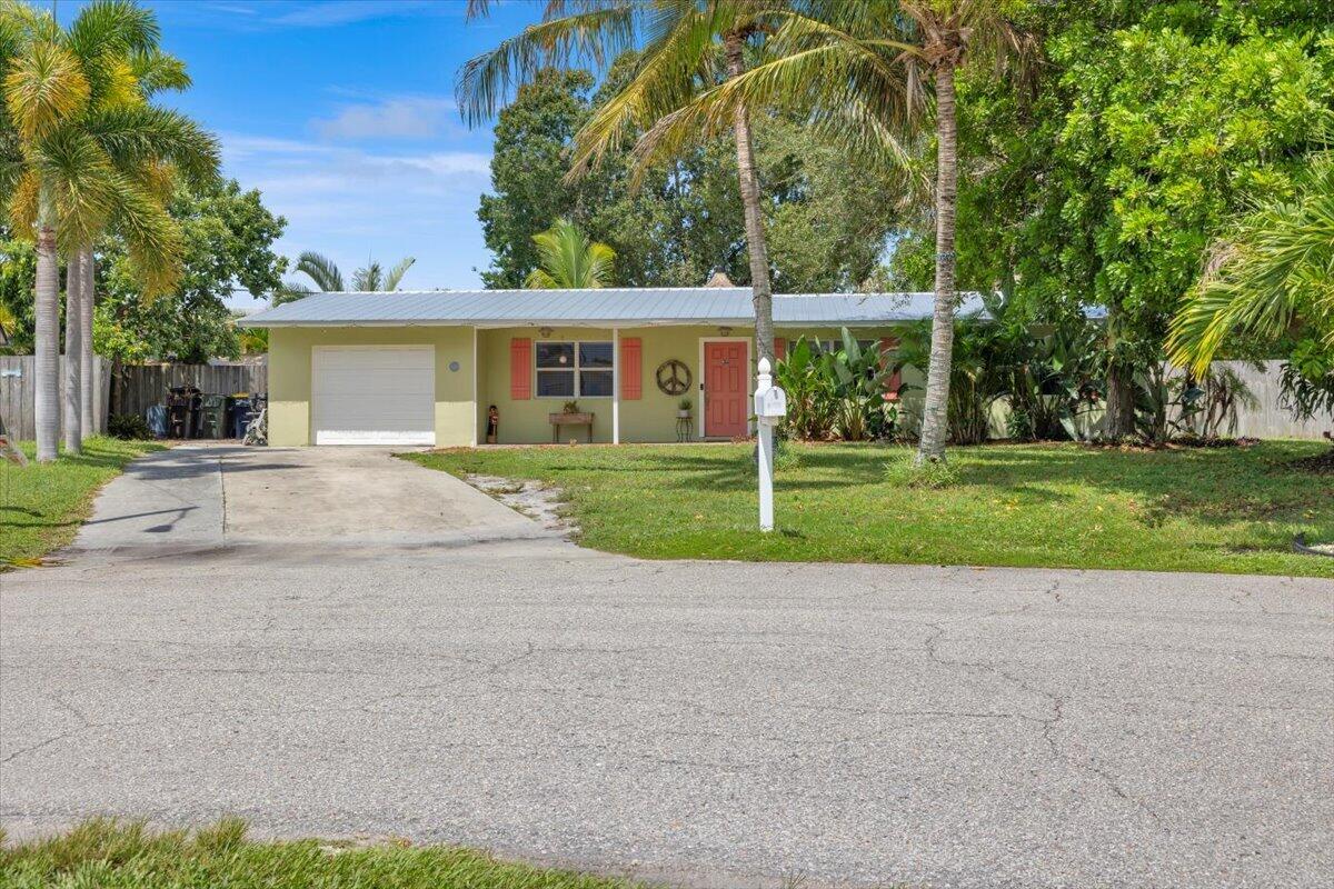 1121 SE ALAMANDA Lane Property Photo 1