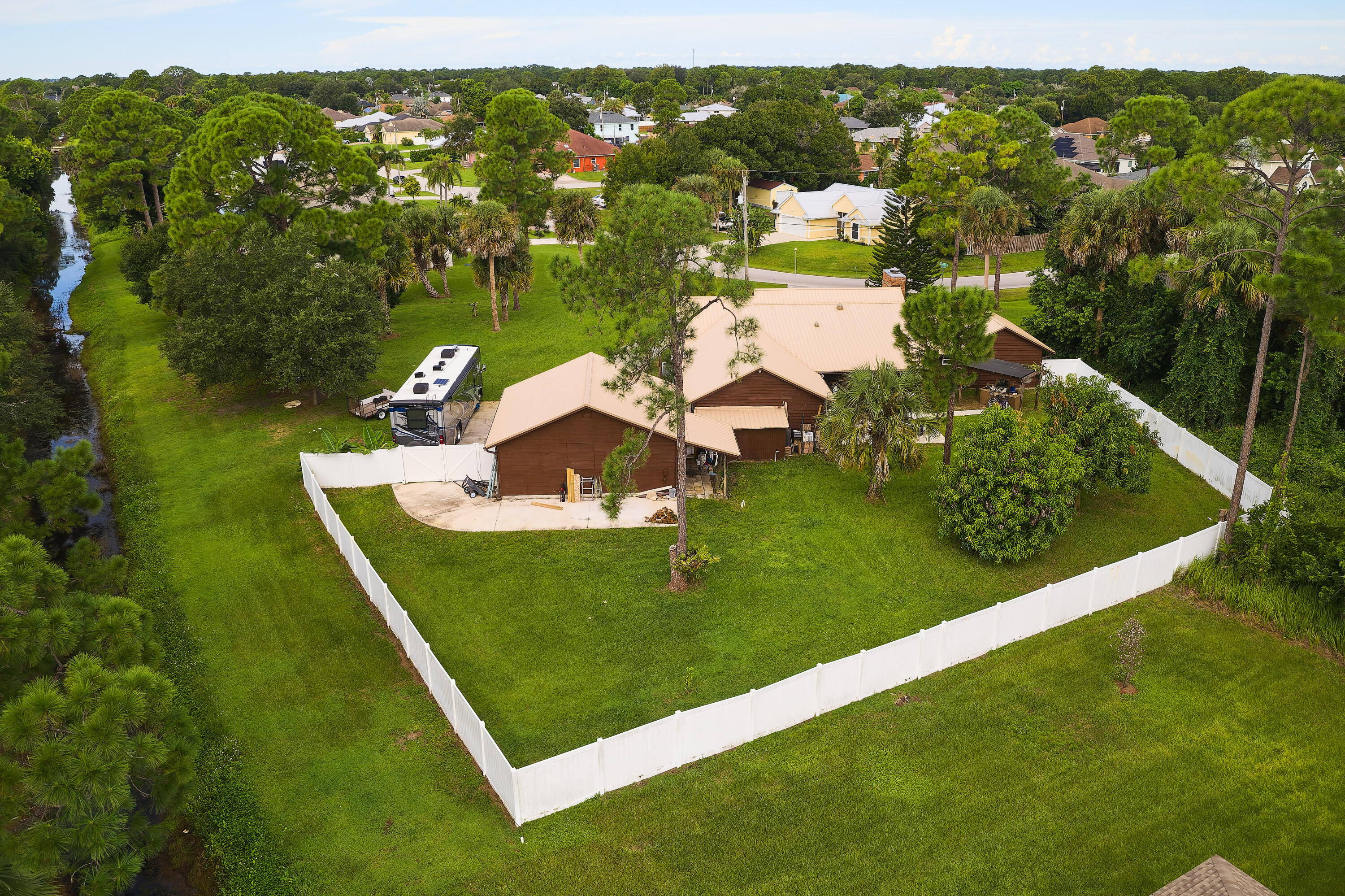 1302 Sw Bartell Avenue Property Photo 1