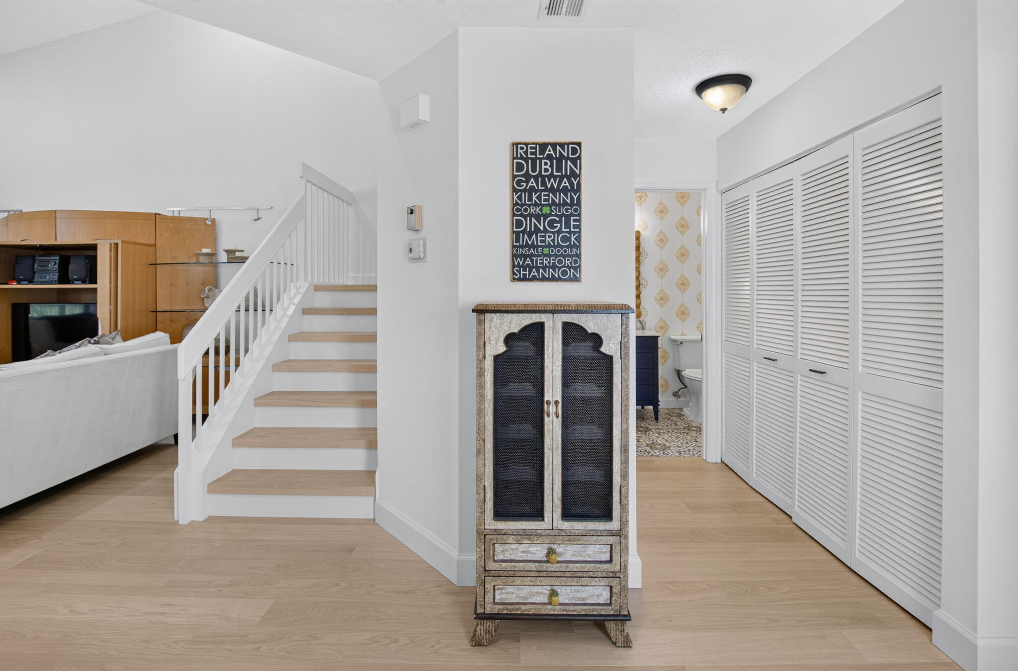 5576 Fox Hollow Drive Property Photo 6
