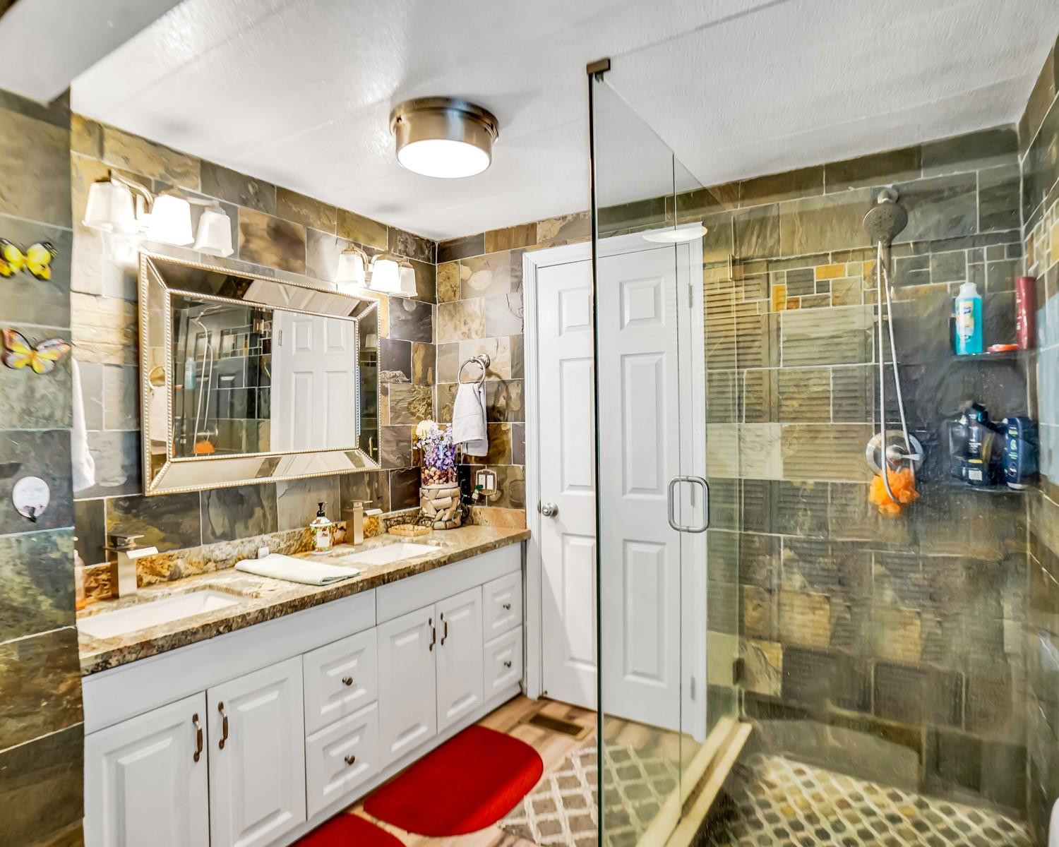 3055 Lakeshore Drive Property Photo 12