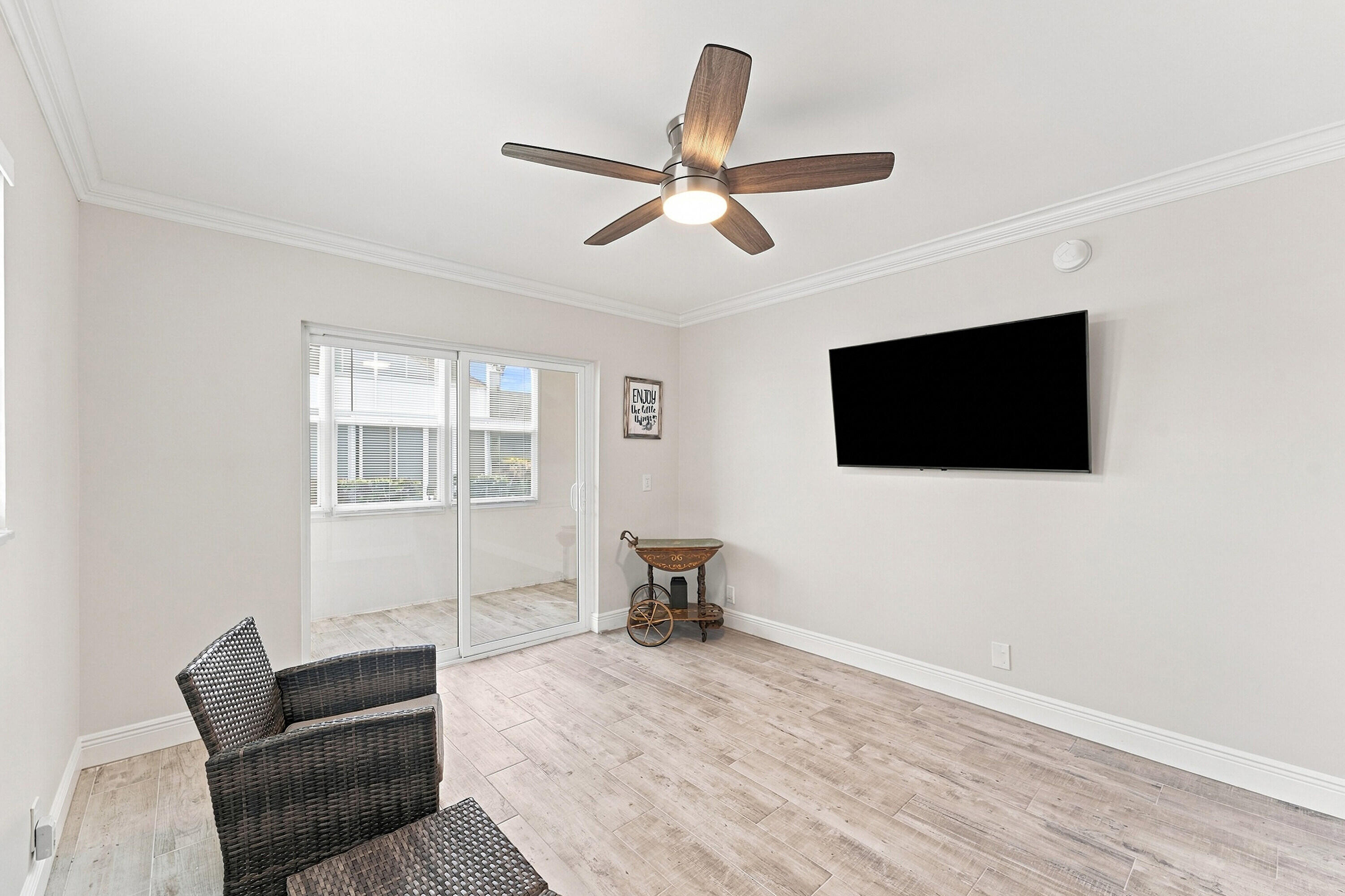 633 Normandy Lane Unit N Property Photo 14