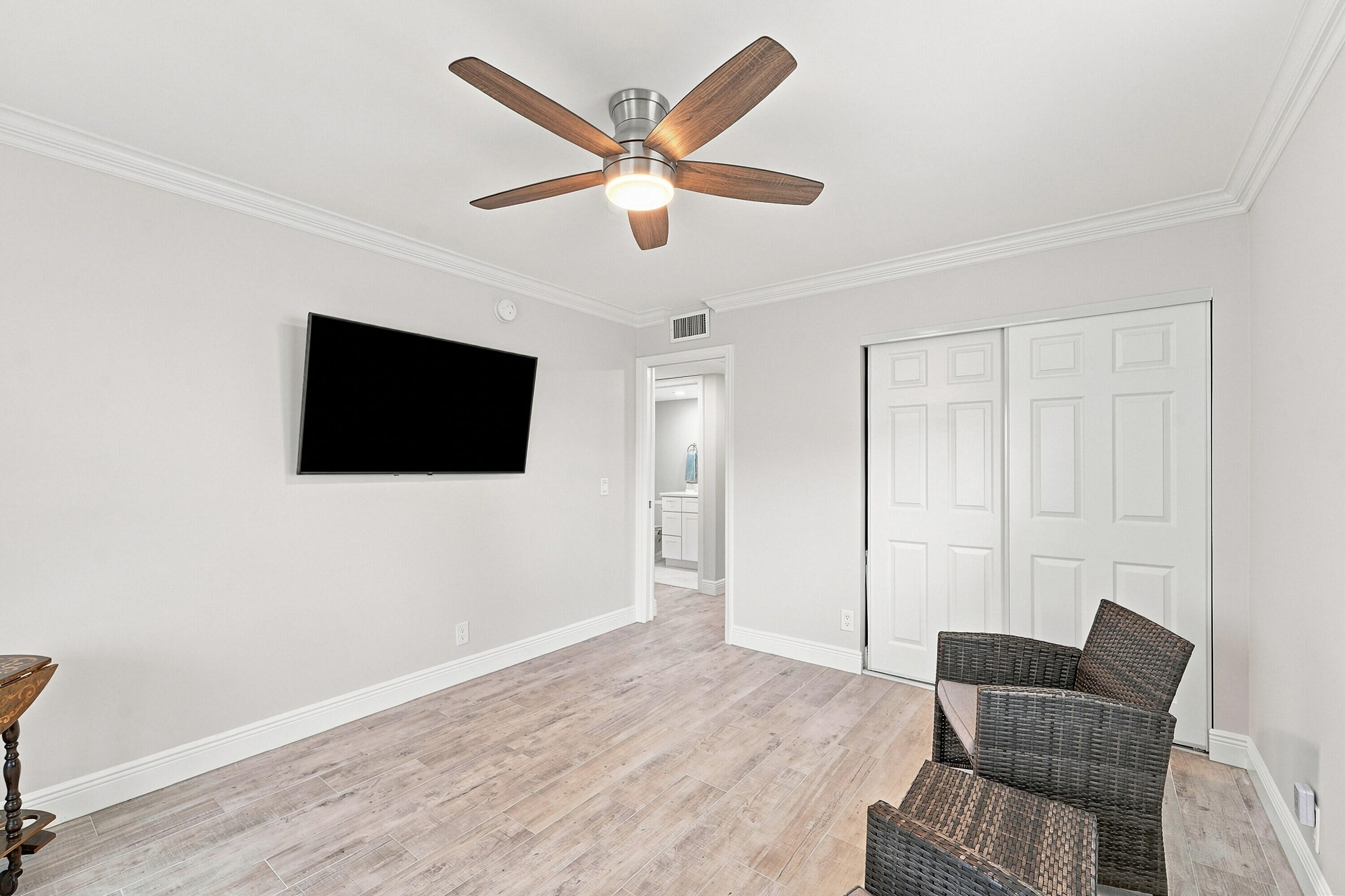 633 Normandy Lane Unit N Property Photo 15
