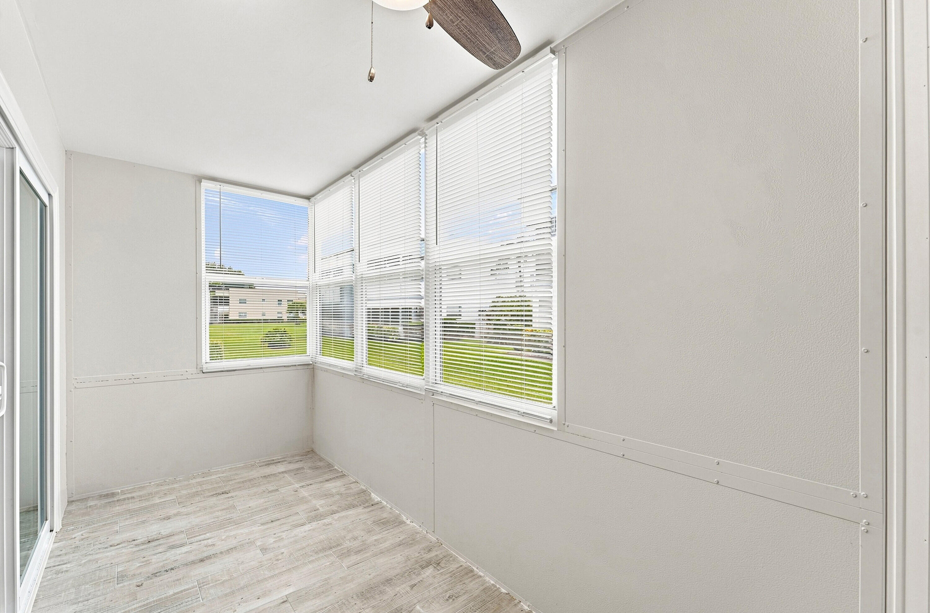 633 Normandy Lane Unit N Property Photo 18