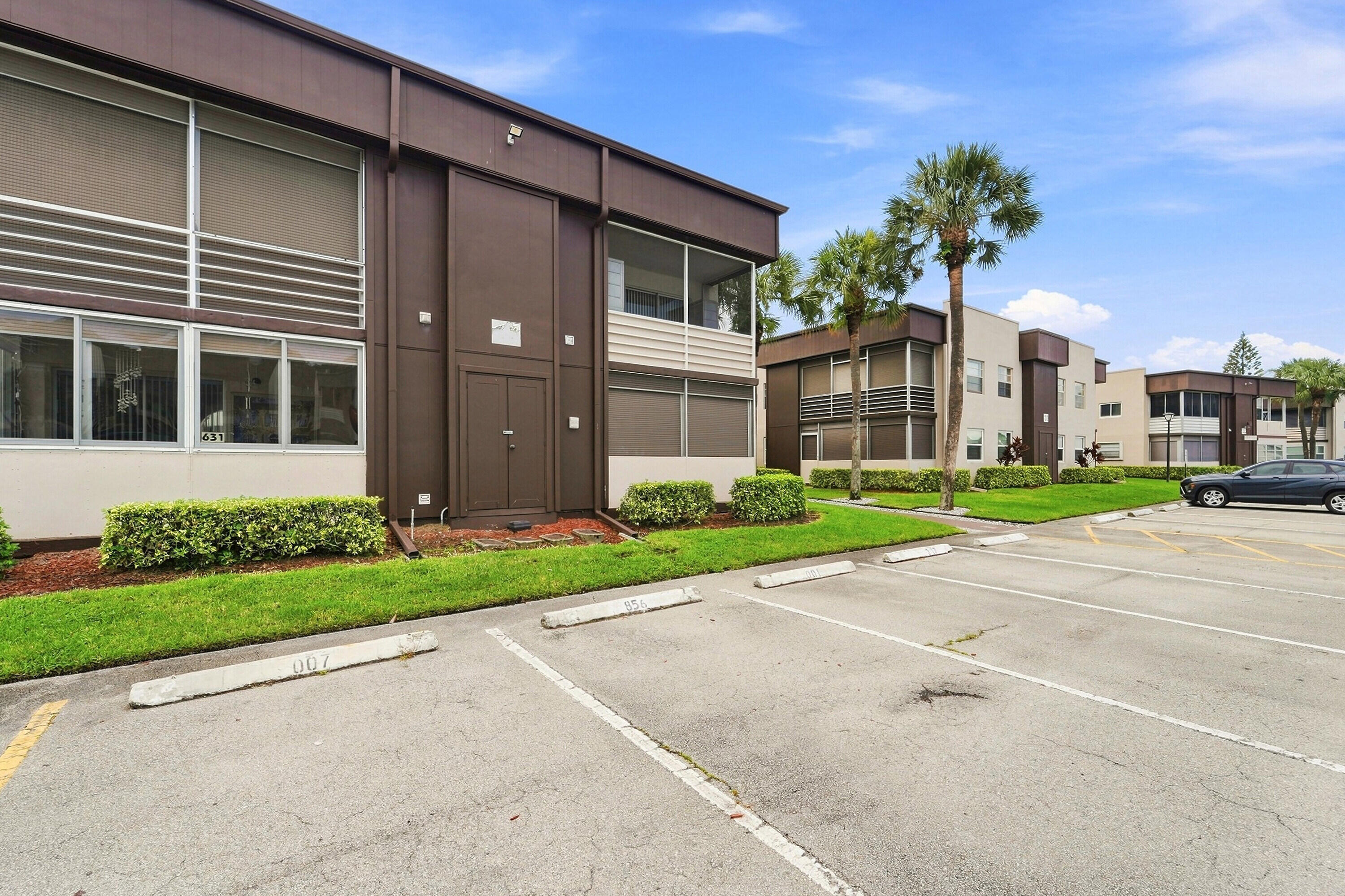 633 Normandy Lane Unit N Property Photo 20