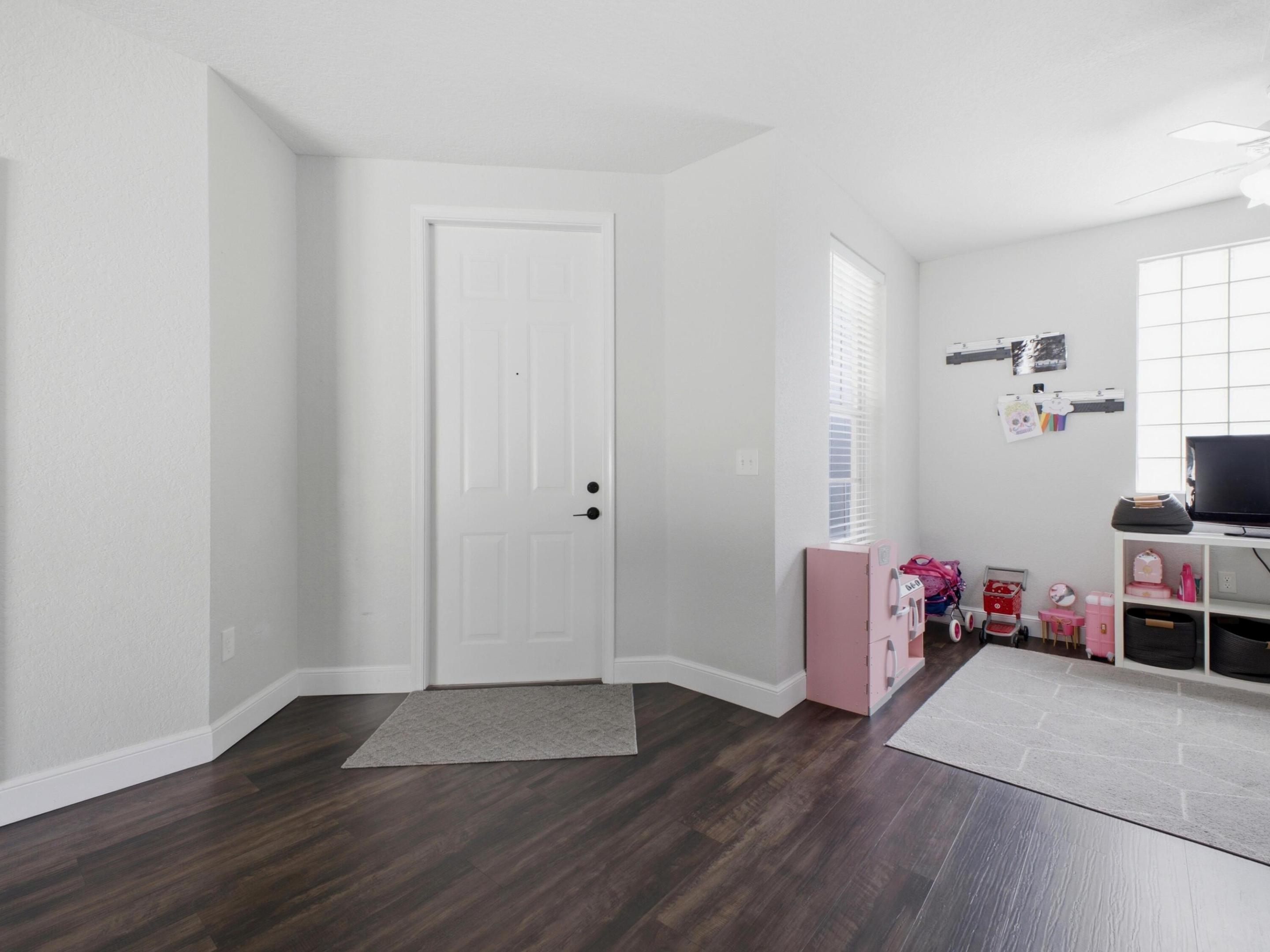 5676 Azalea Circle Property Photo 4