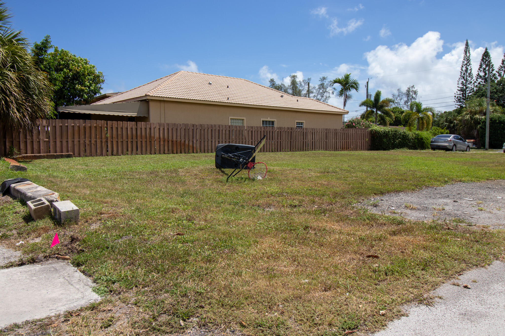 243 Sw 8th Street Property Photo 3