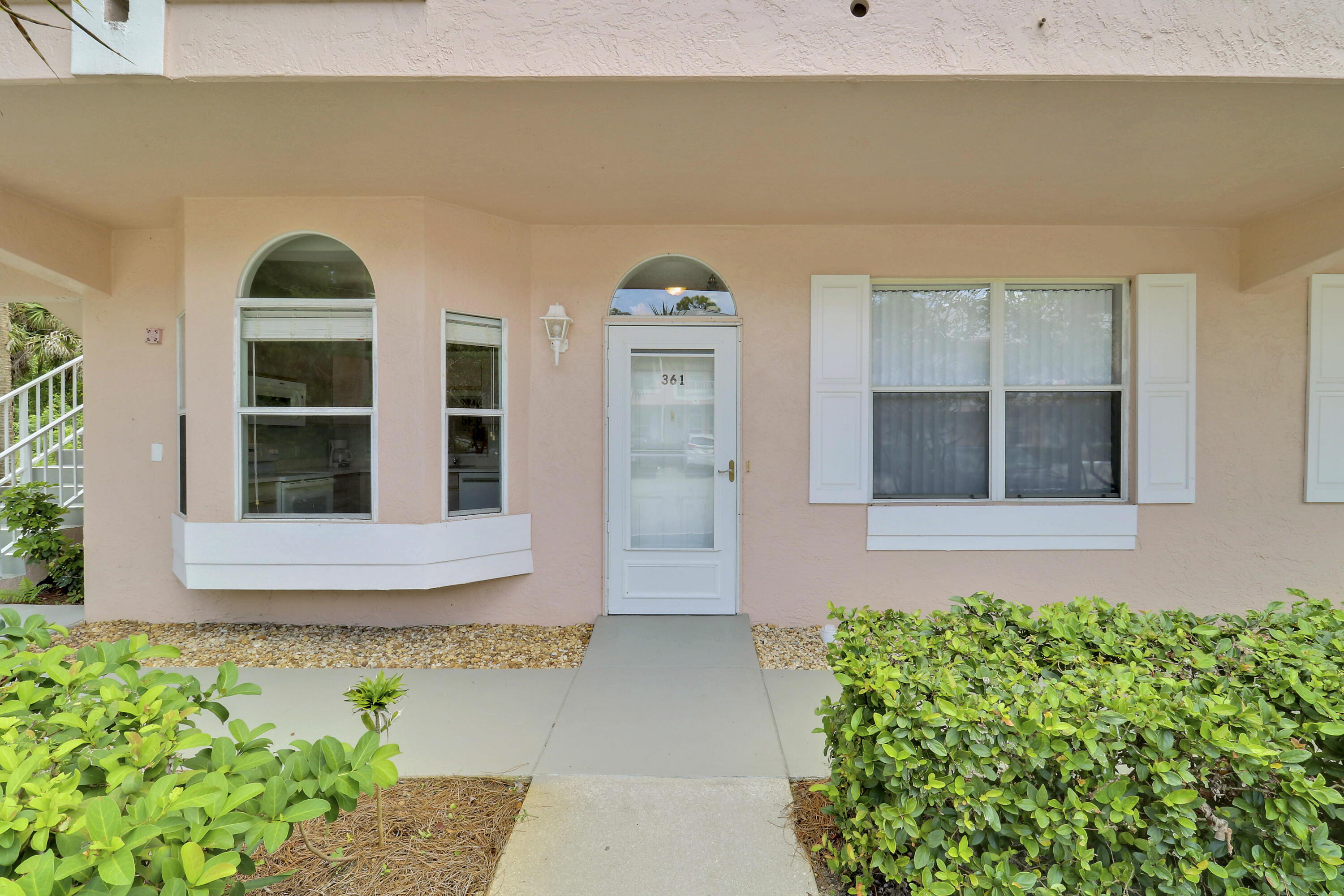 18081 Se Country Club Drive 37-361 Property Photo 1