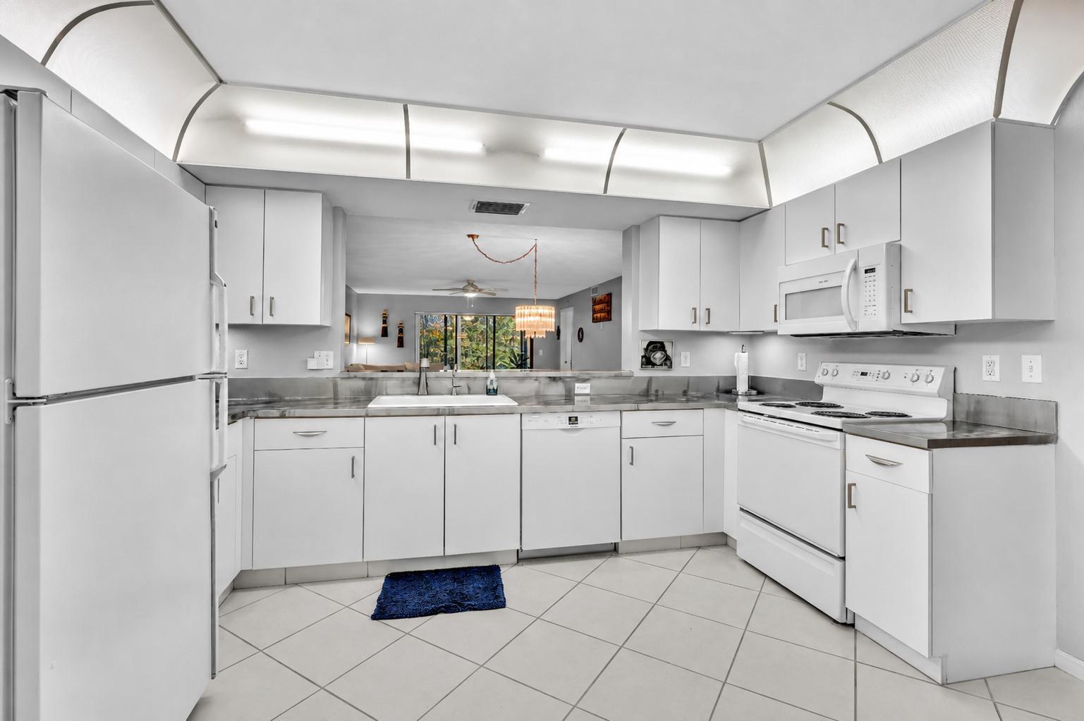 9632 Sills Drive E 102 Property Photo 11