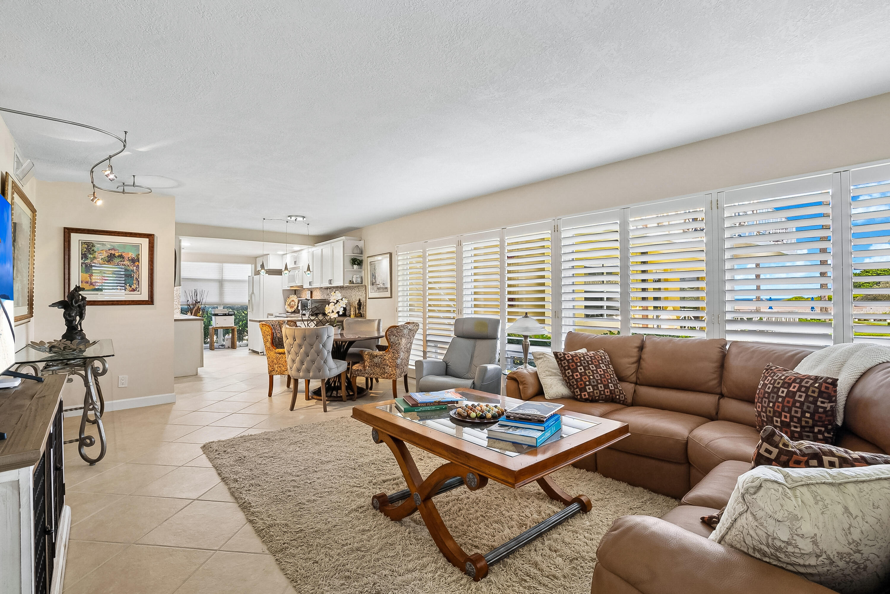 2000 S Ocean Lane 2 Property Photo 4