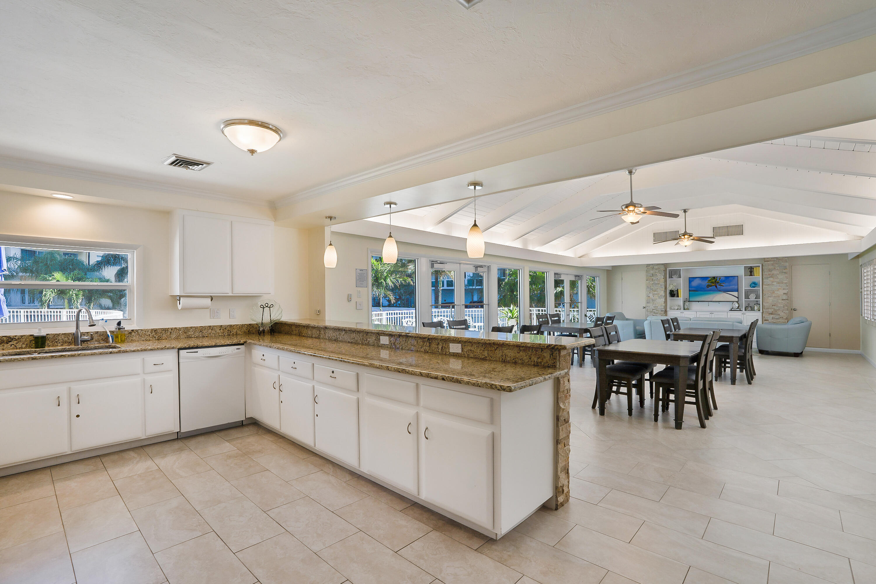2000 S Ocean Lane 2 Property Photo 19