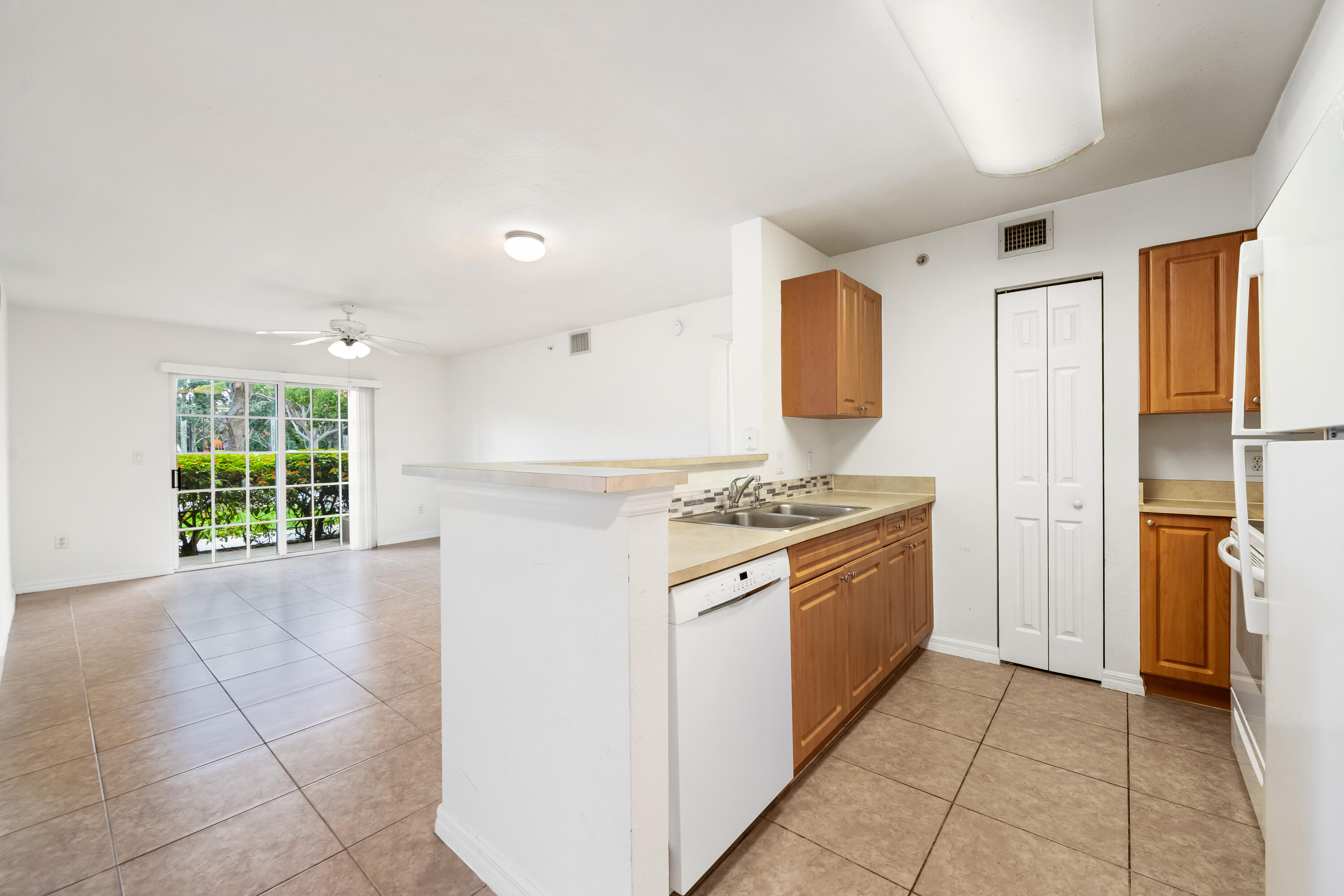 6777 Heritage Grande 1105 Property Photo 4