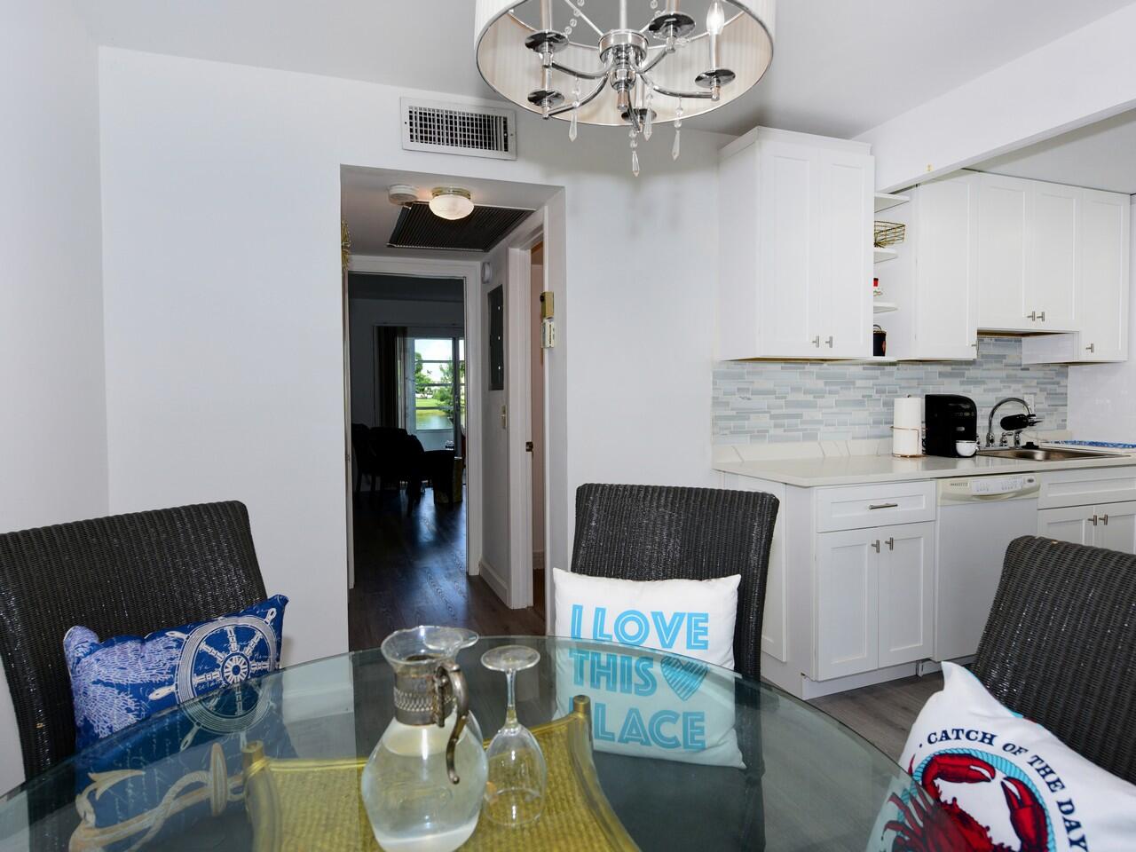 1038 Cambridge B Property Photo 3
