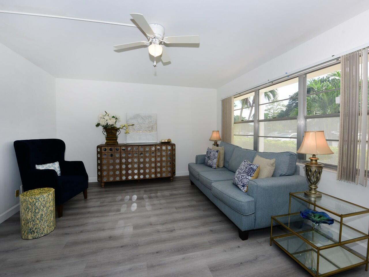 1038 Cambridge B Property Photo 6