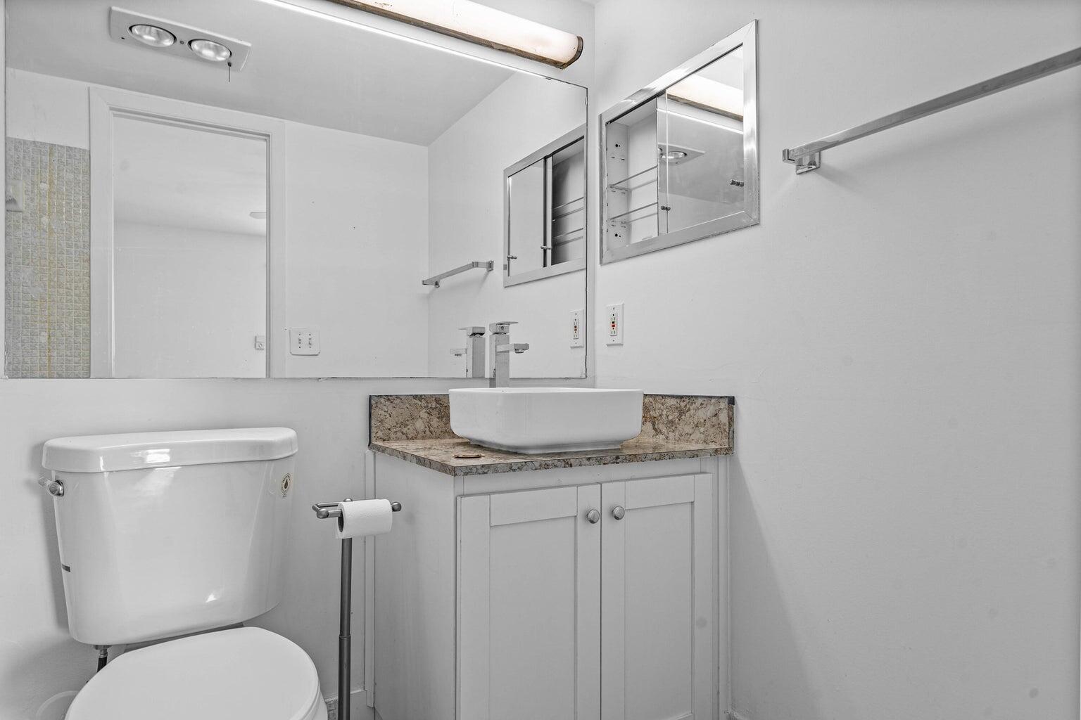 1038 Cambridge B Property Photo 7