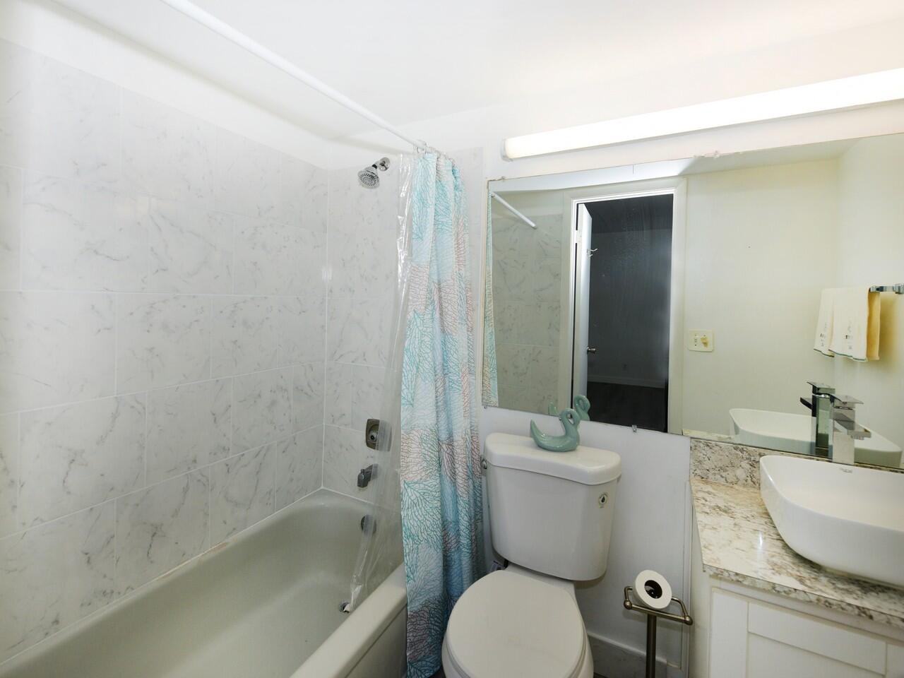 1038 Cambridge B Property Photo 12