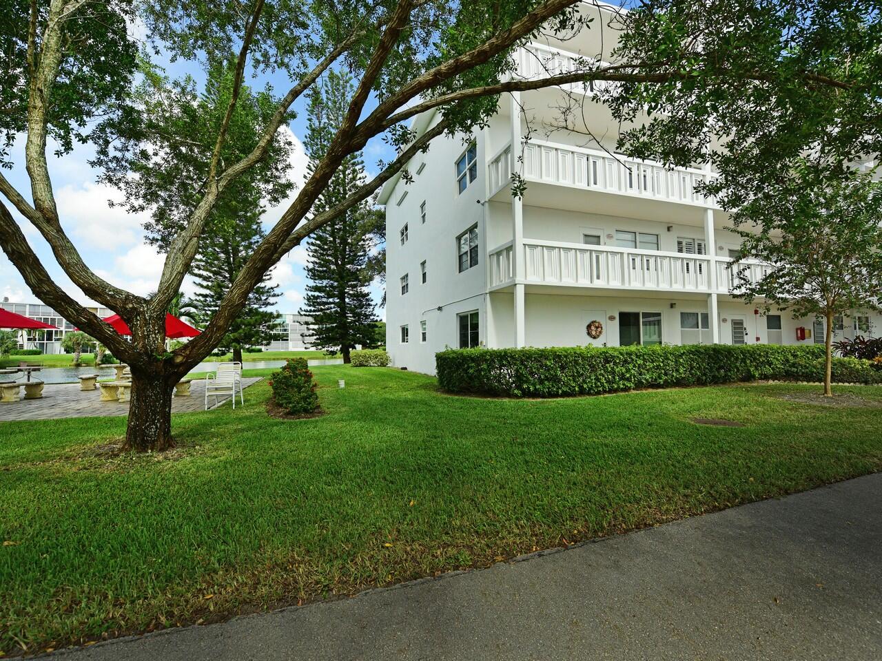 1038 Cambridge B Property Photo 16