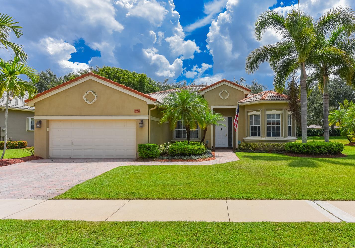 9570 Lantern Bay Circle Property Photo 1
