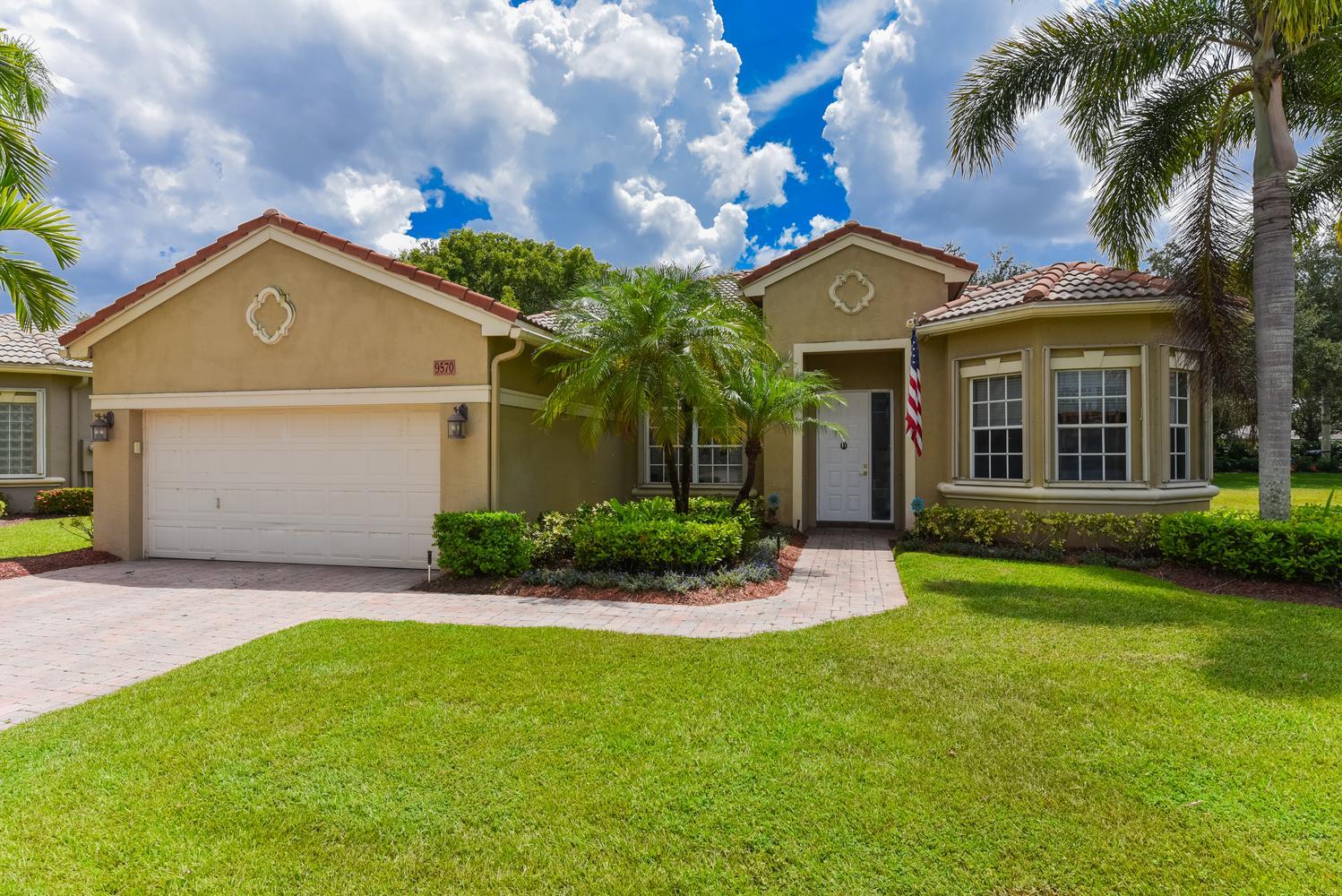9570 Lantern Bay Circle Property Photo 2