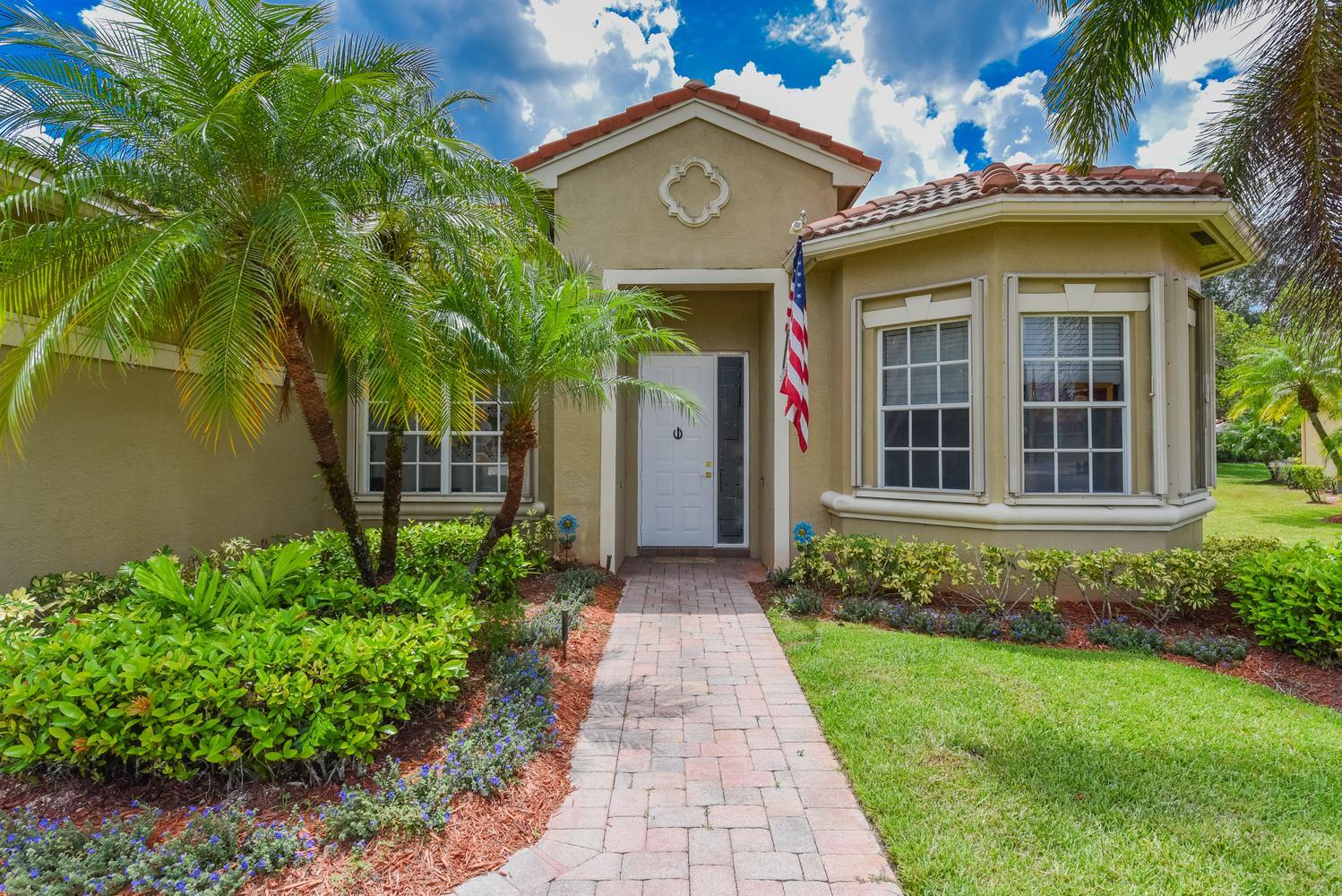 9570 Lantern Bay Circle Property Photo 3