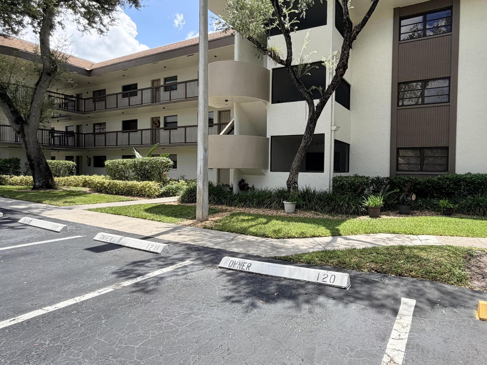 7625 Nw 79th Avenue Unit 107 Property Photo 2
