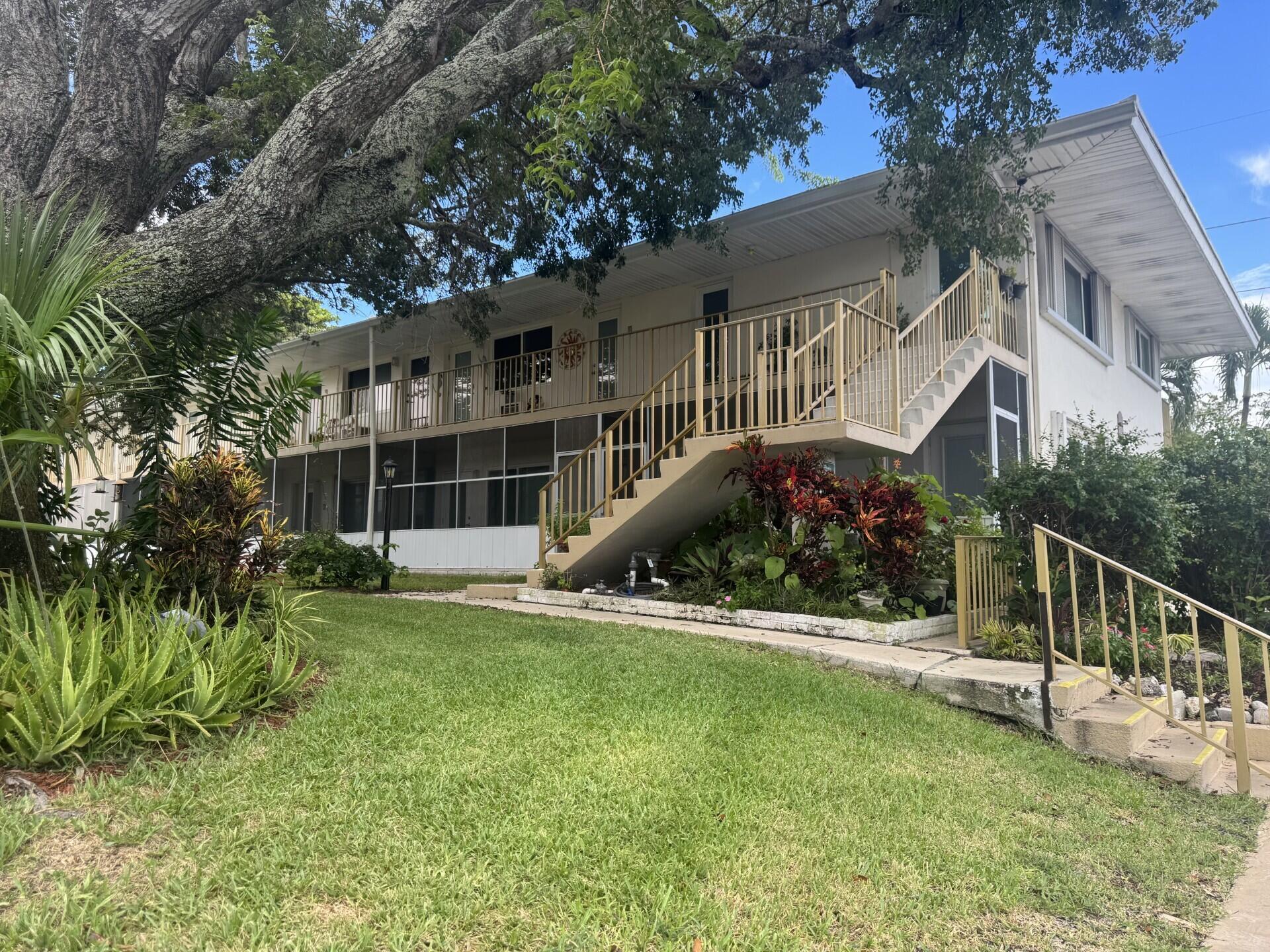 11 SW 4TH Avenue 1