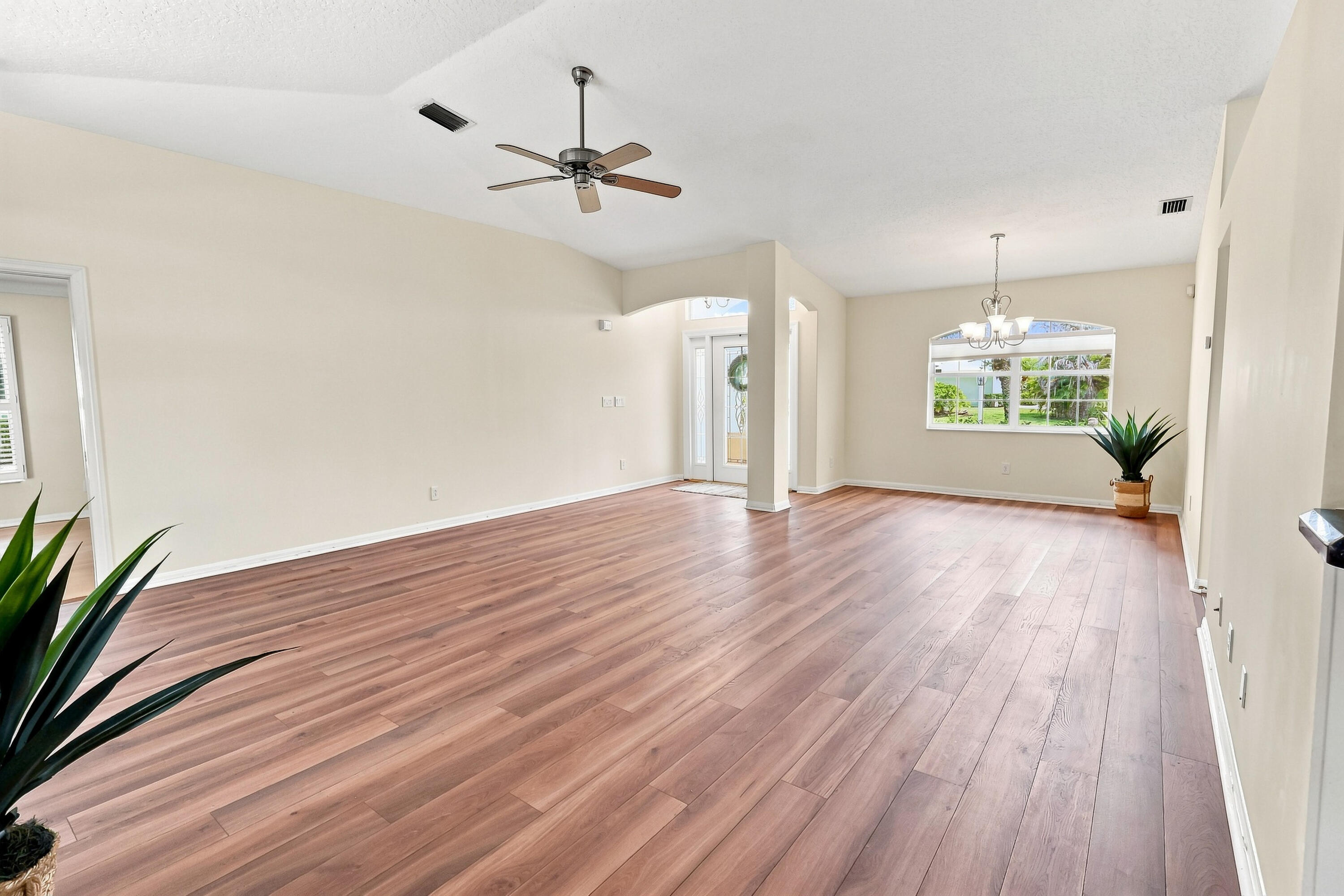 240 53rd Circle Property Photo 6