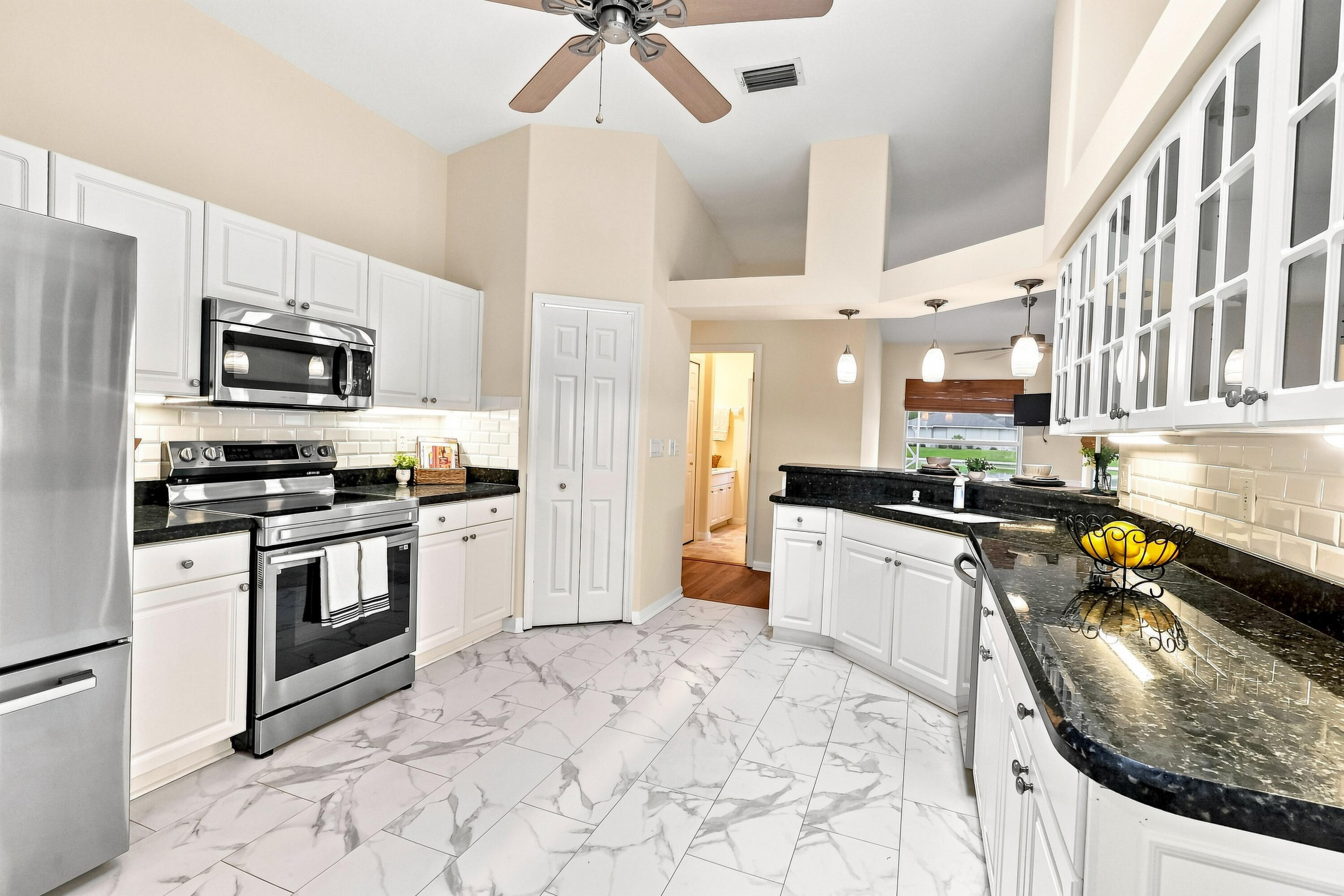 240 53rd Circle Property Photo 9