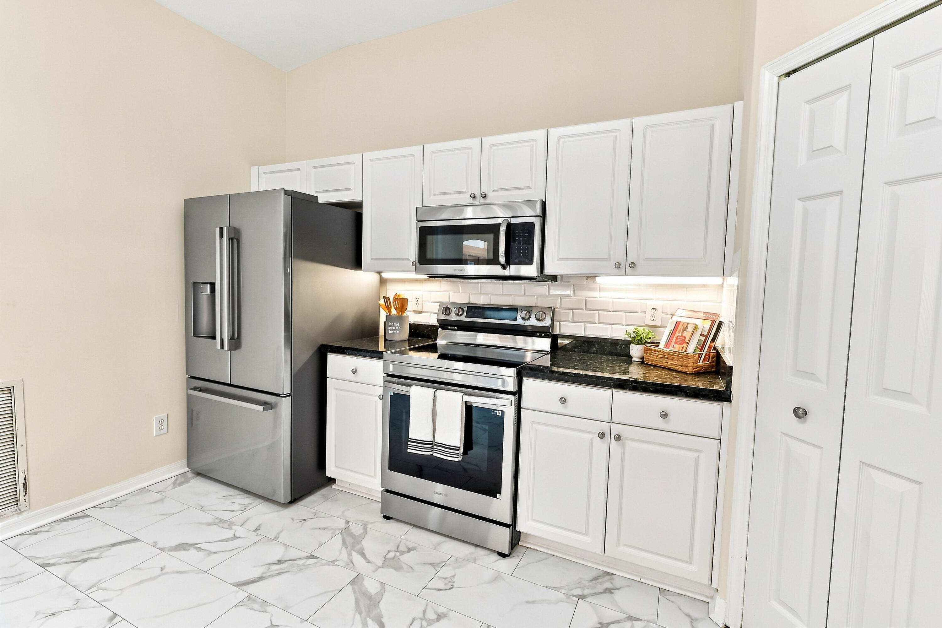 240 53rd Circle Property Photo 10