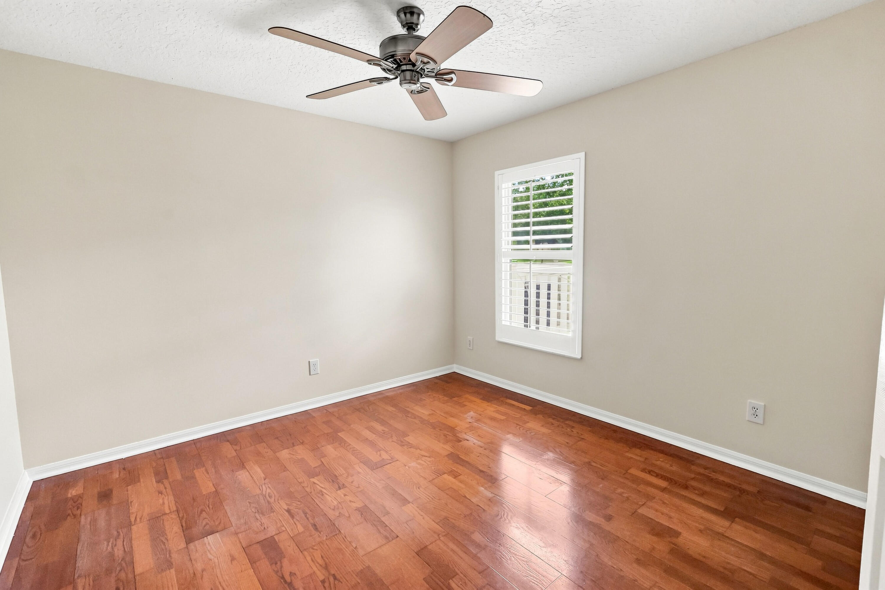 240 53rd Circle Property Photo 27