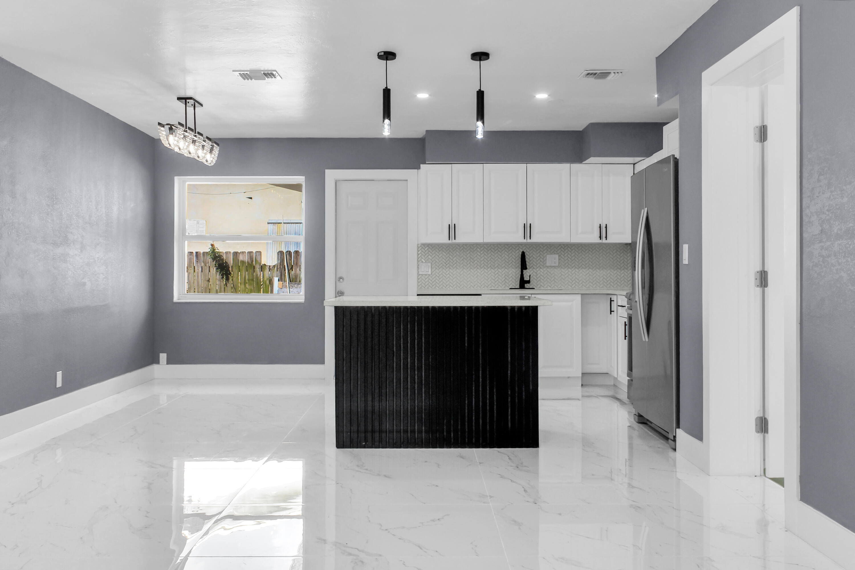915 SW 3RD Street