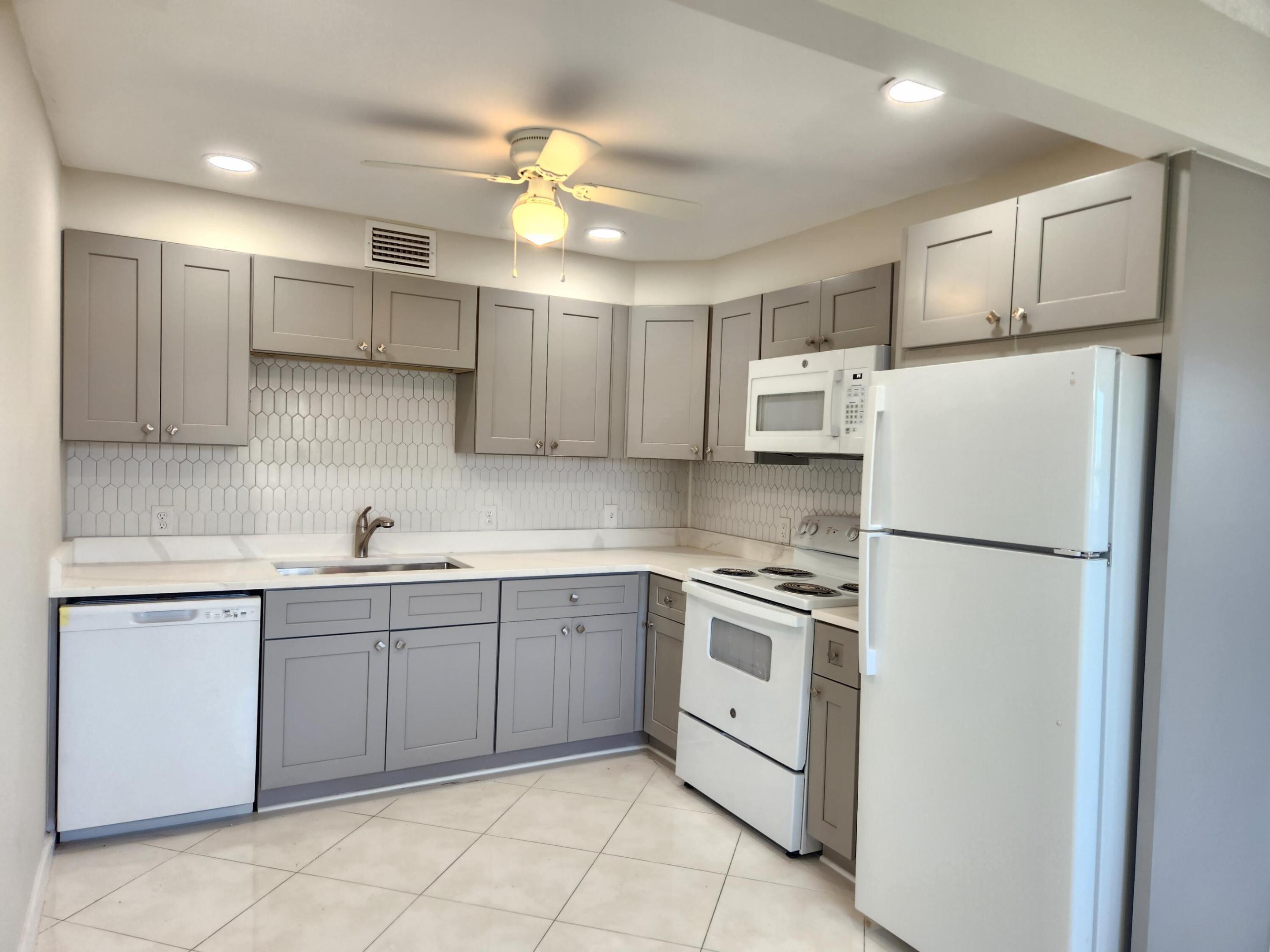 3025 Newcastle B Property Photo 1