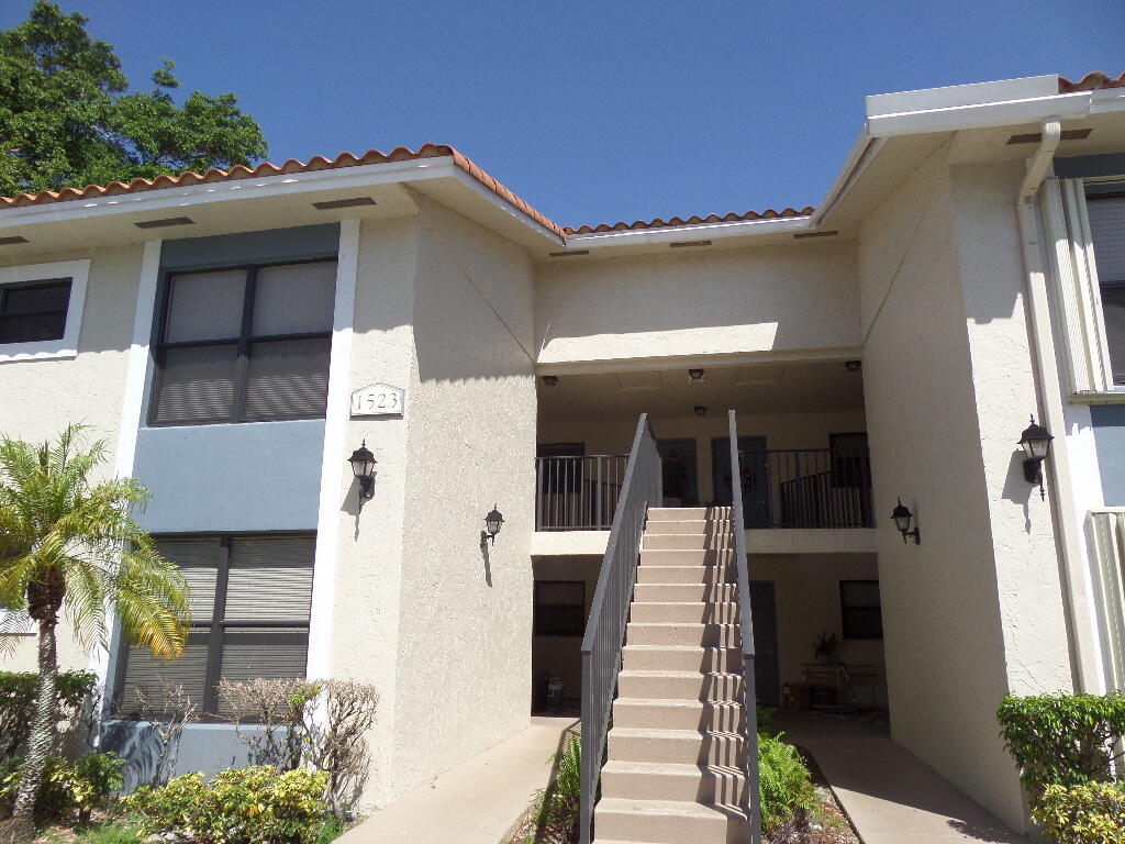 1523 LAKE CRYSTAL Drive F Property Photo 1