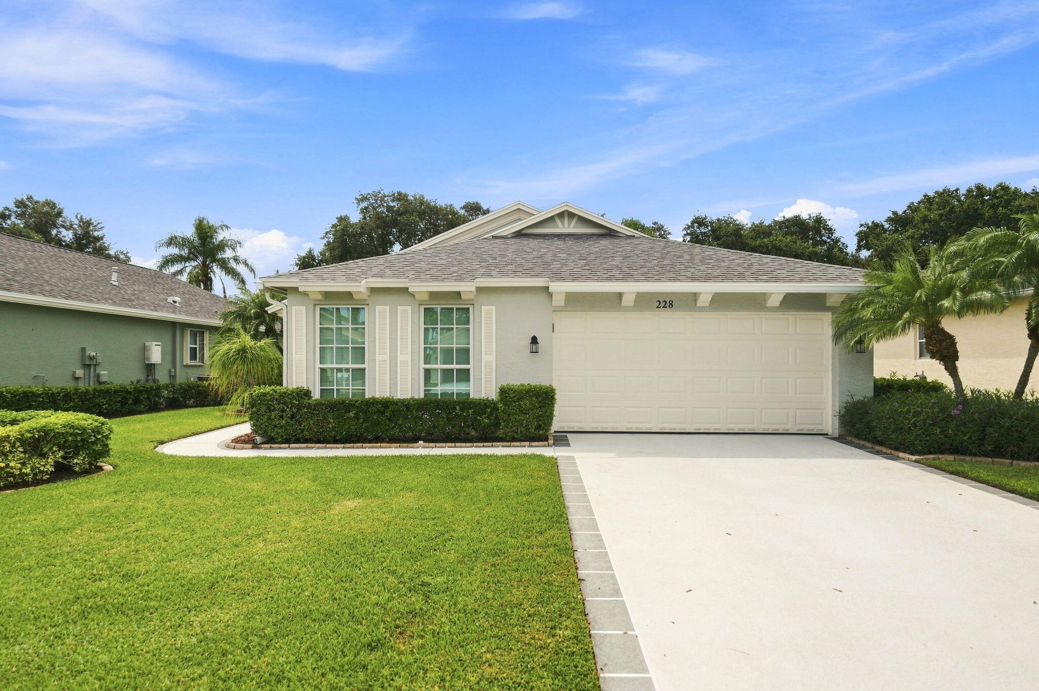 228 Sw Lake Forest Way Property Photo 1