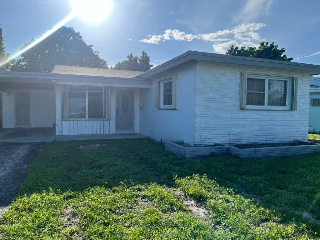 2321 N 58th Terrace Property Photo 1